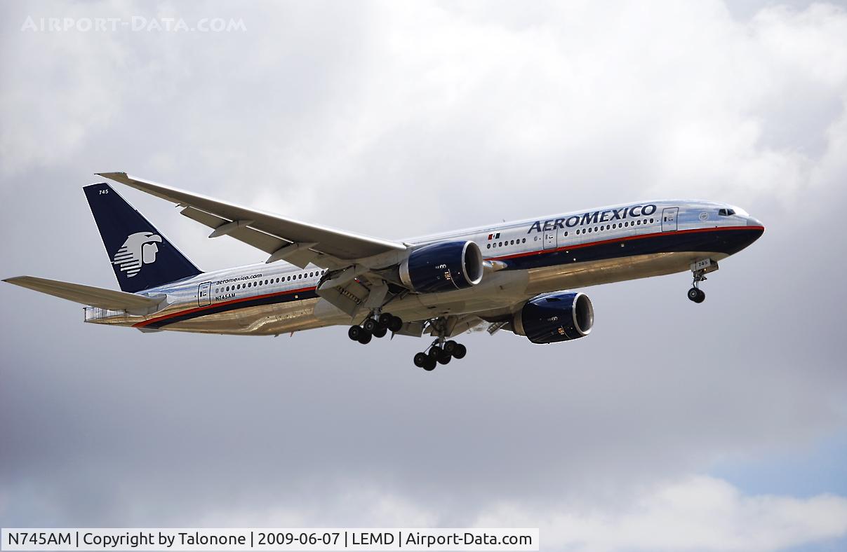 N745AM, 2006 Boeing 777-2Q8 C/N 32718, On the final