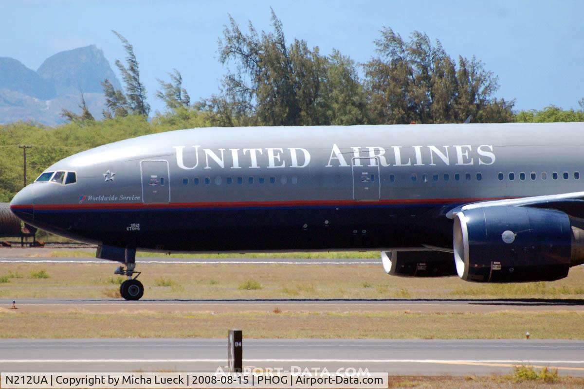 N212UA, 2000 Boeing 777-222 C/N 30218, At Maui