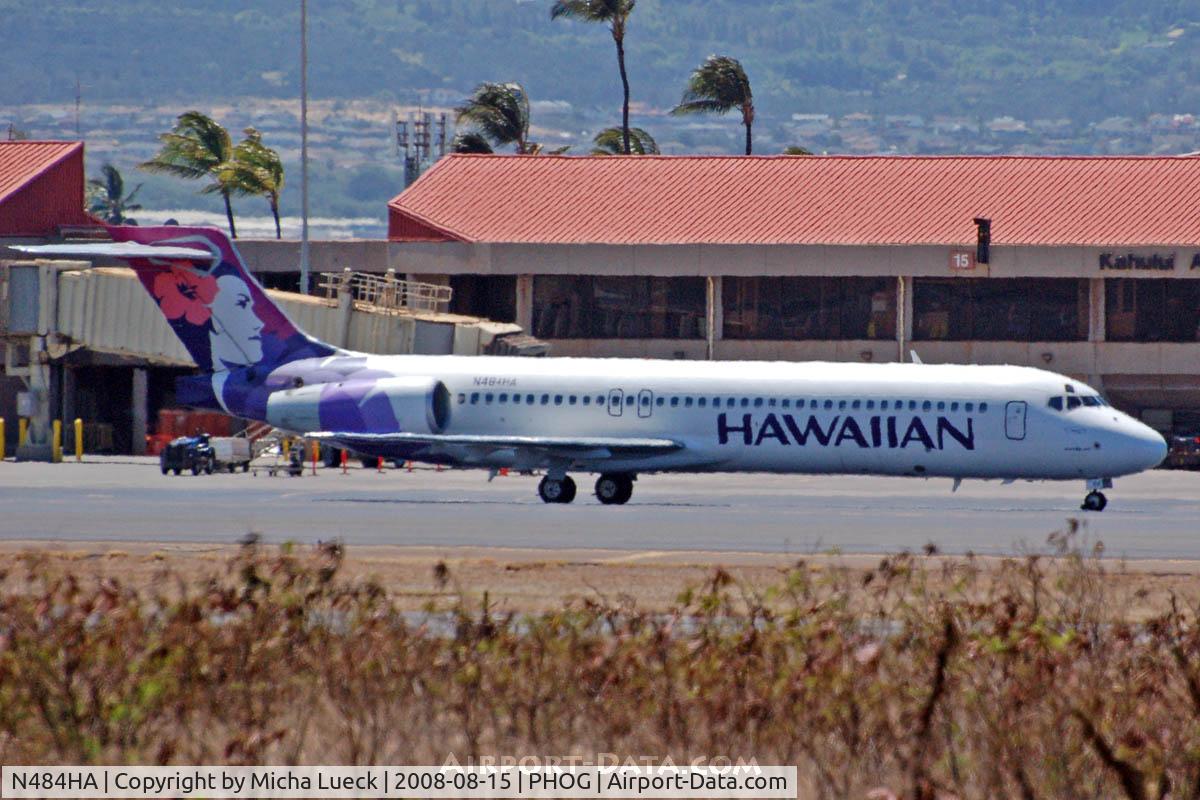 N484HA, 2001 Boeing 717-22A C/N 55129, At Maui