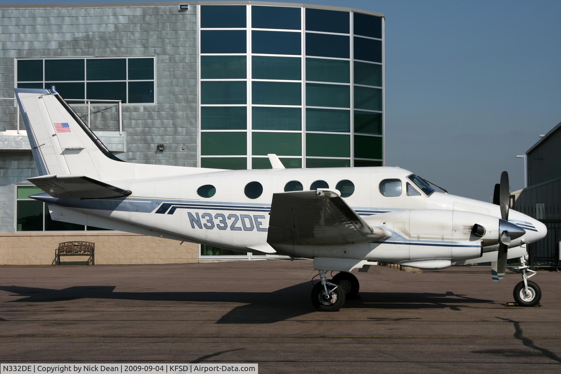 N332DE, 1975 Beech C90 King Air C/N LJ-674, KFSD
