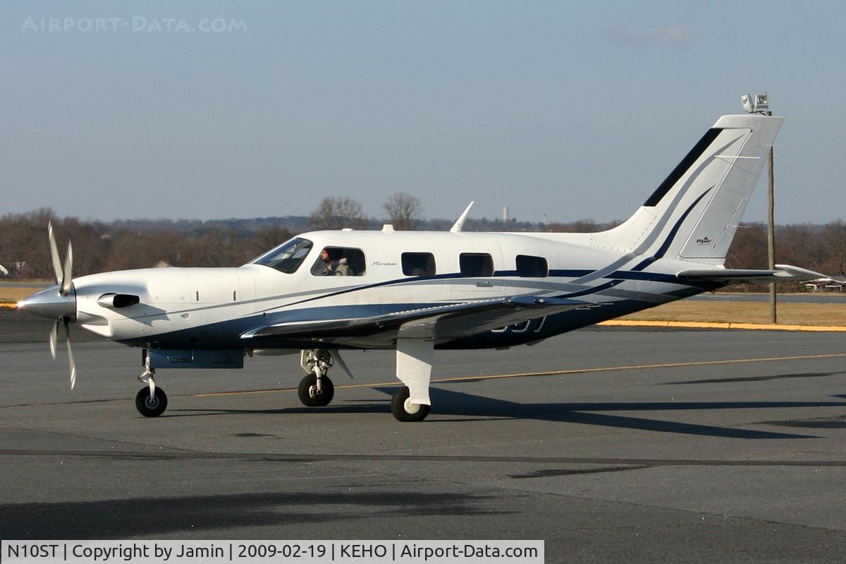 N10ST, 2005 Piper PA-46-500TP C/N 4697220, It was a cold and gusty morning, and the pilot was wisely bundled up.