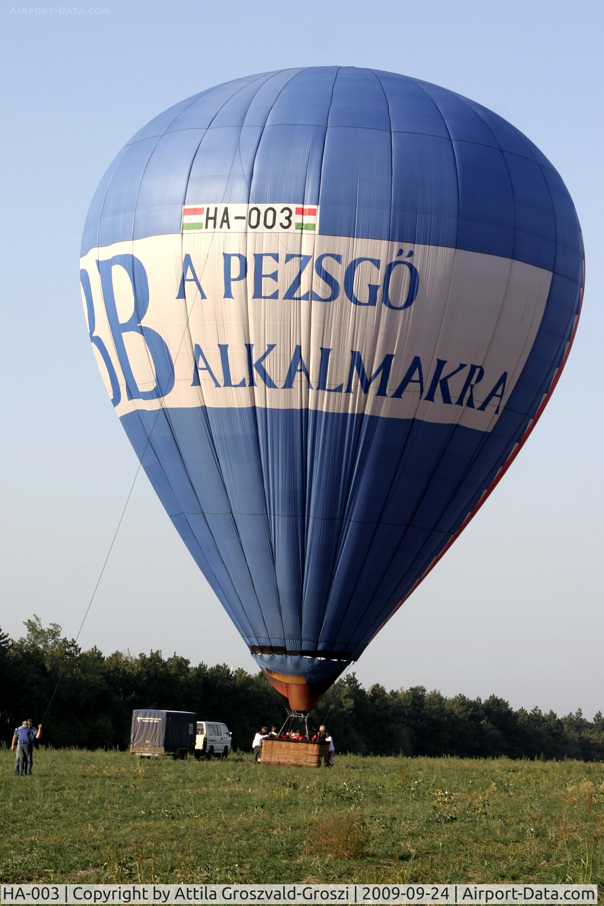 HA-003, 1994 Sup Air E-AX-10 C/N SA2/1994, Kápolnásnyék, temporary landing place.
