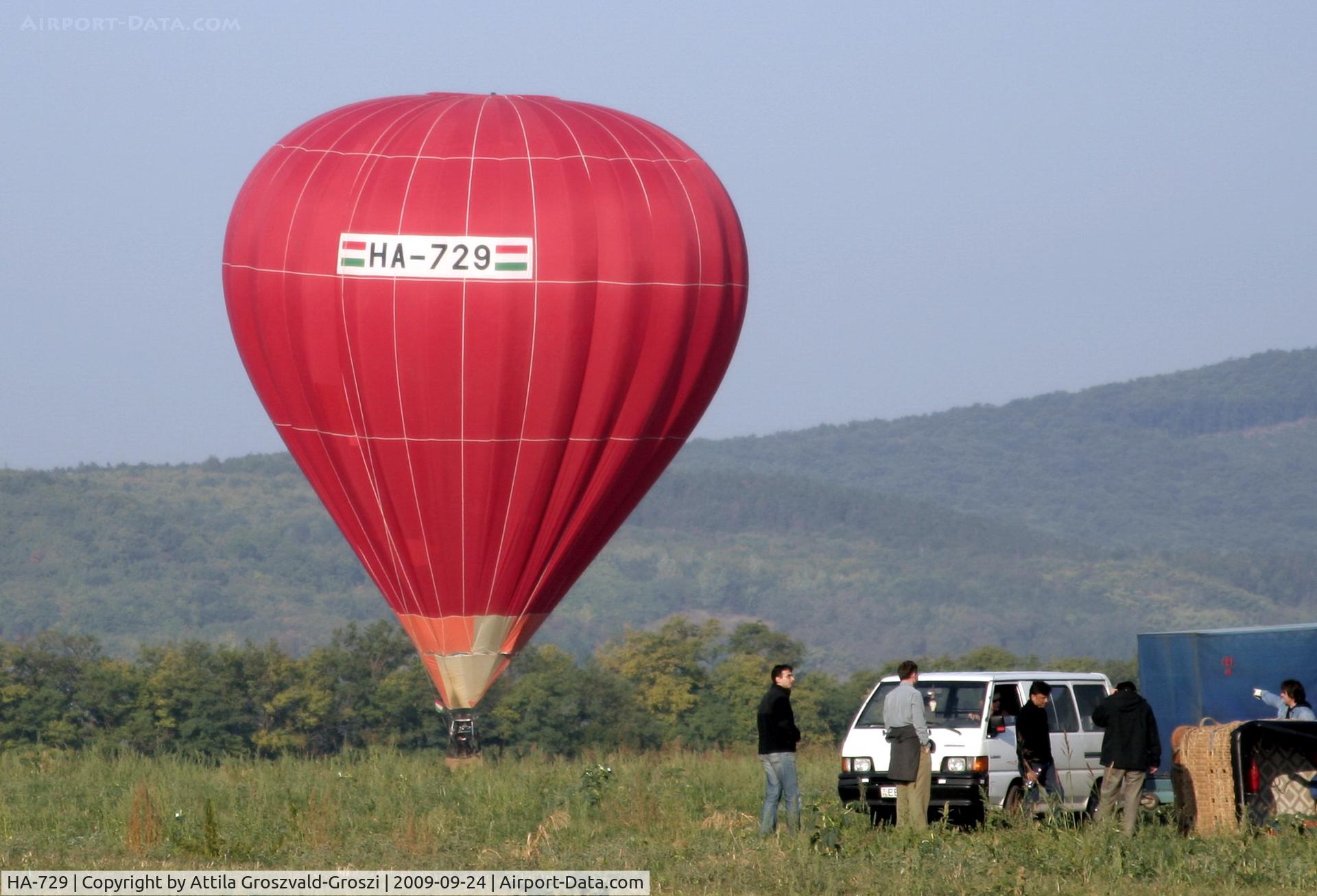 HA-729, 1993 SCB AX-7 C/N 104/93, Kápolnásnyék, temporary landing place.