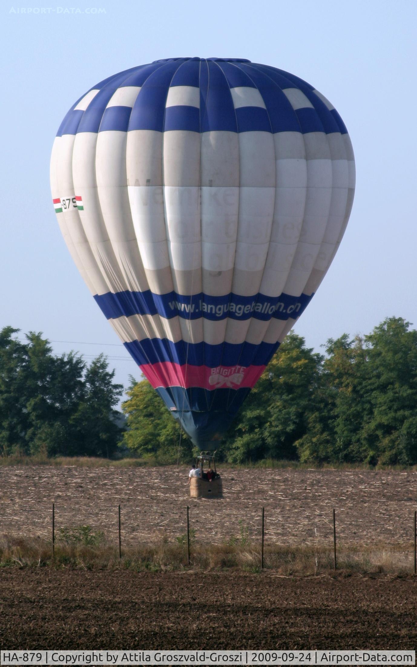HA-879, 2001 Cameron Balloons Z-90 C/N 10046, Kápolnásnyék, temporary landing place.