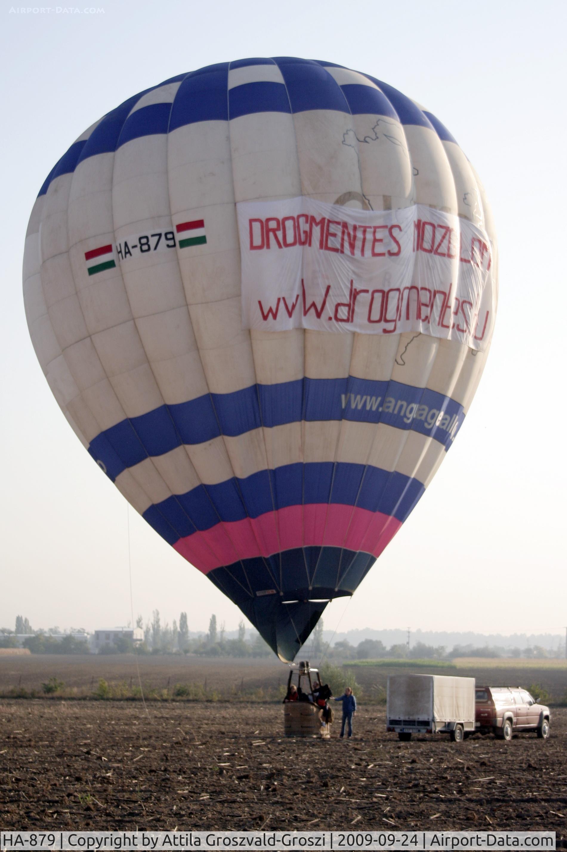 HA-879, 2001 Cameron Balloons Z-90 C/N 10046, Kápolnásnyék, temporary landing place.
