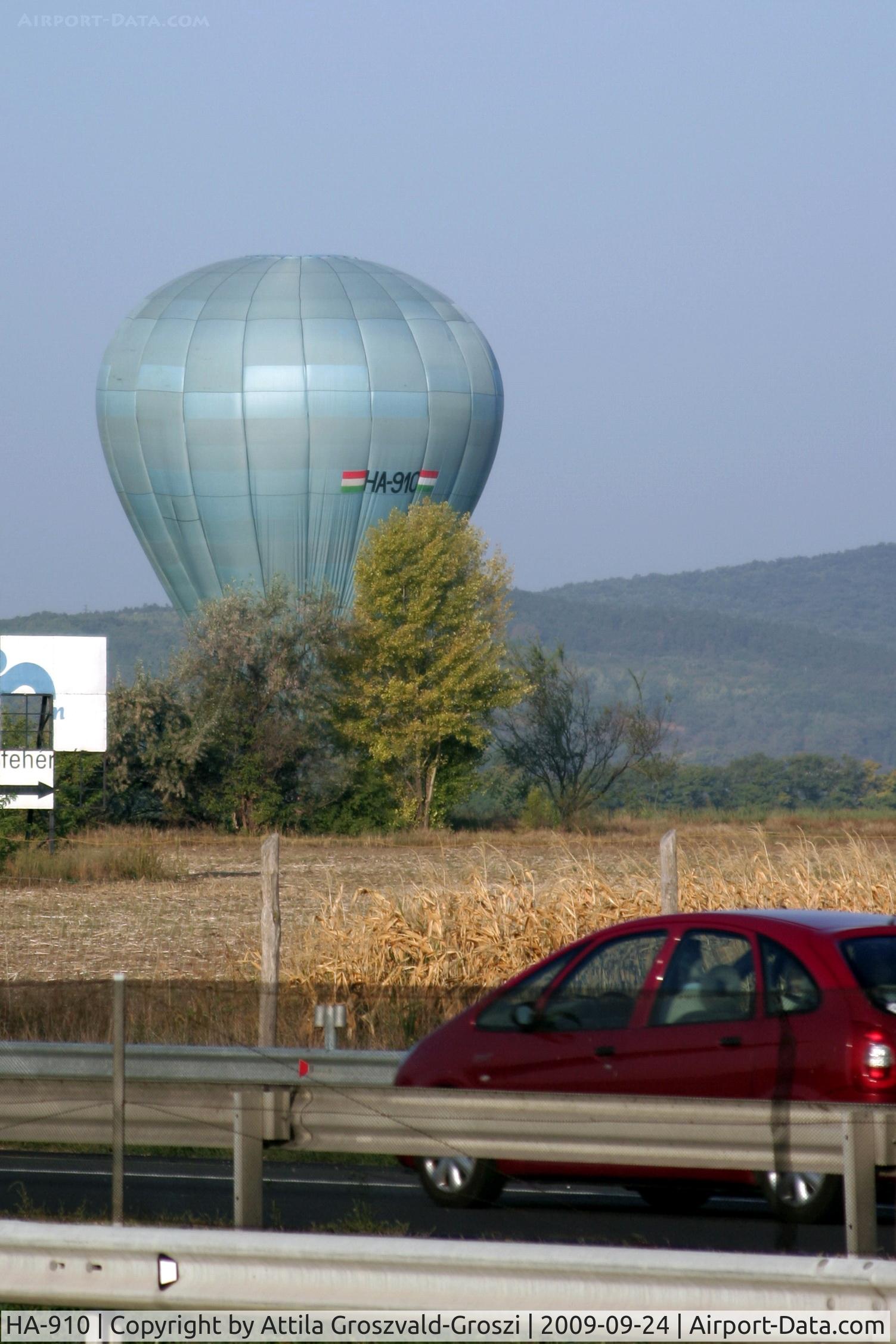 HA-910, 1994 Sup Air C AX-9 C/N SA-1/94, Kápolnásnyék, temporary landing place.