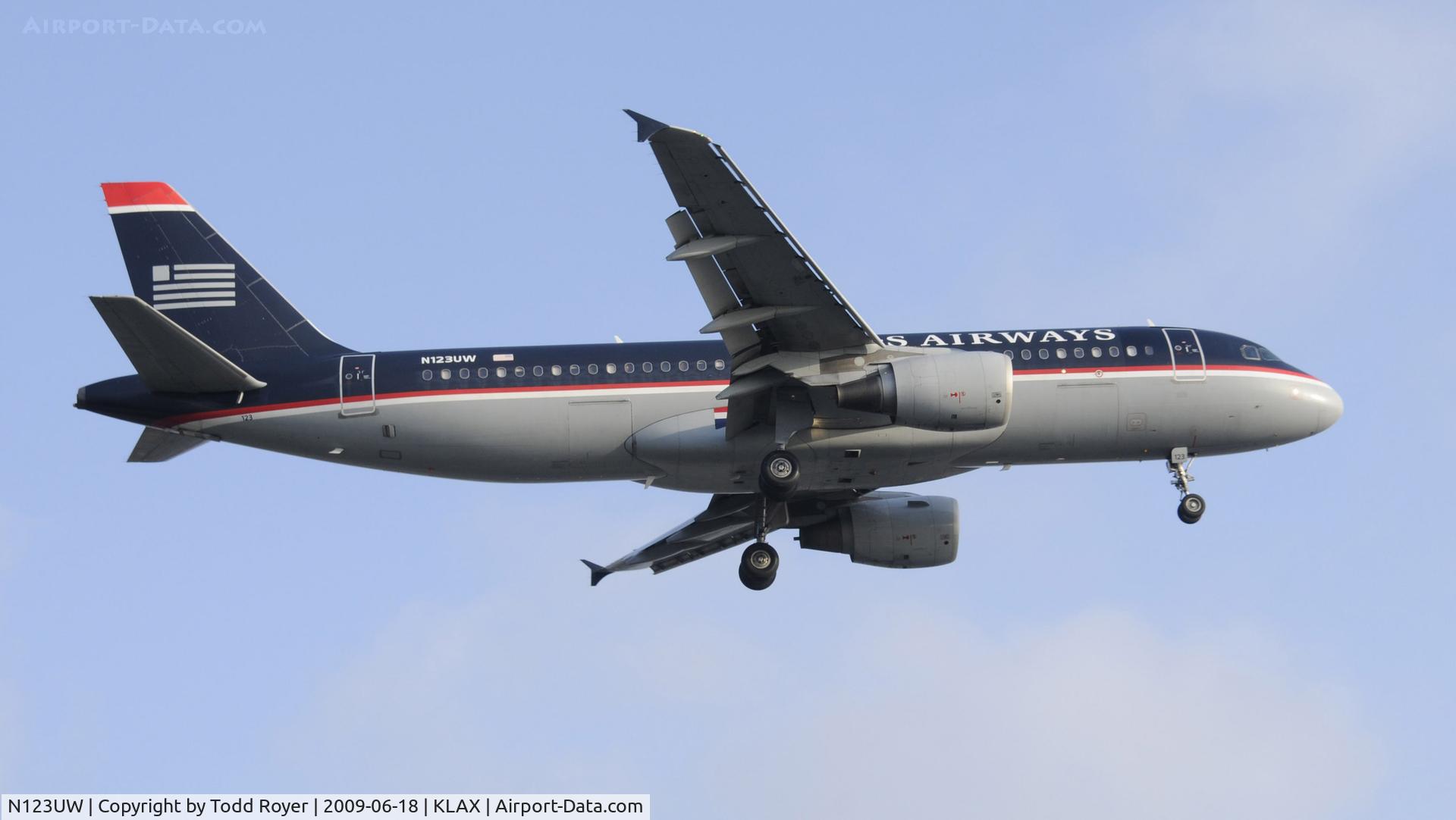 N123UW, 2000 Airbus A320-214 C/N 1310, Landing 24R at LAX