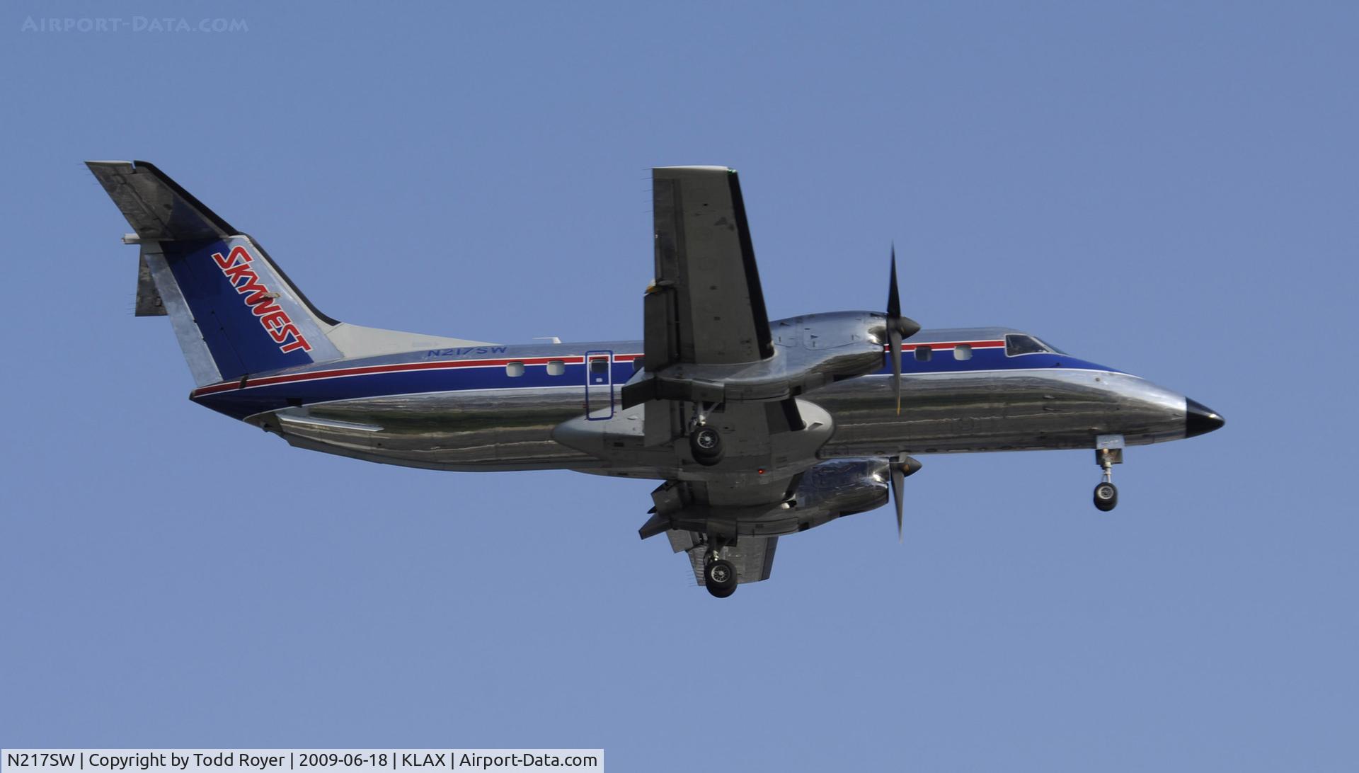 N217SW, 1993 Embraer EMB-120ER Brasilia C/N 120.286, Landing 24R at LAX