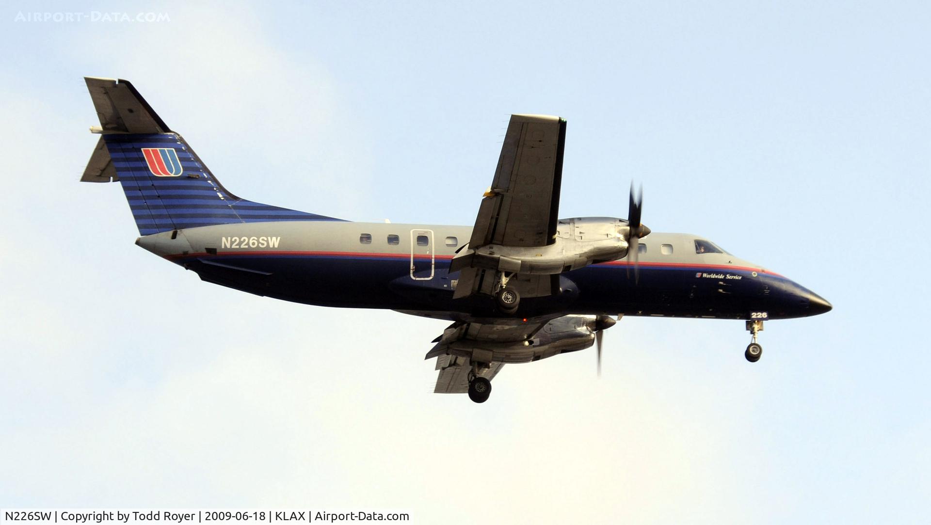 N226SW, 1995 Embraer EMB-120ER Brasilia C/N 120.296, Landing 24R at LAX