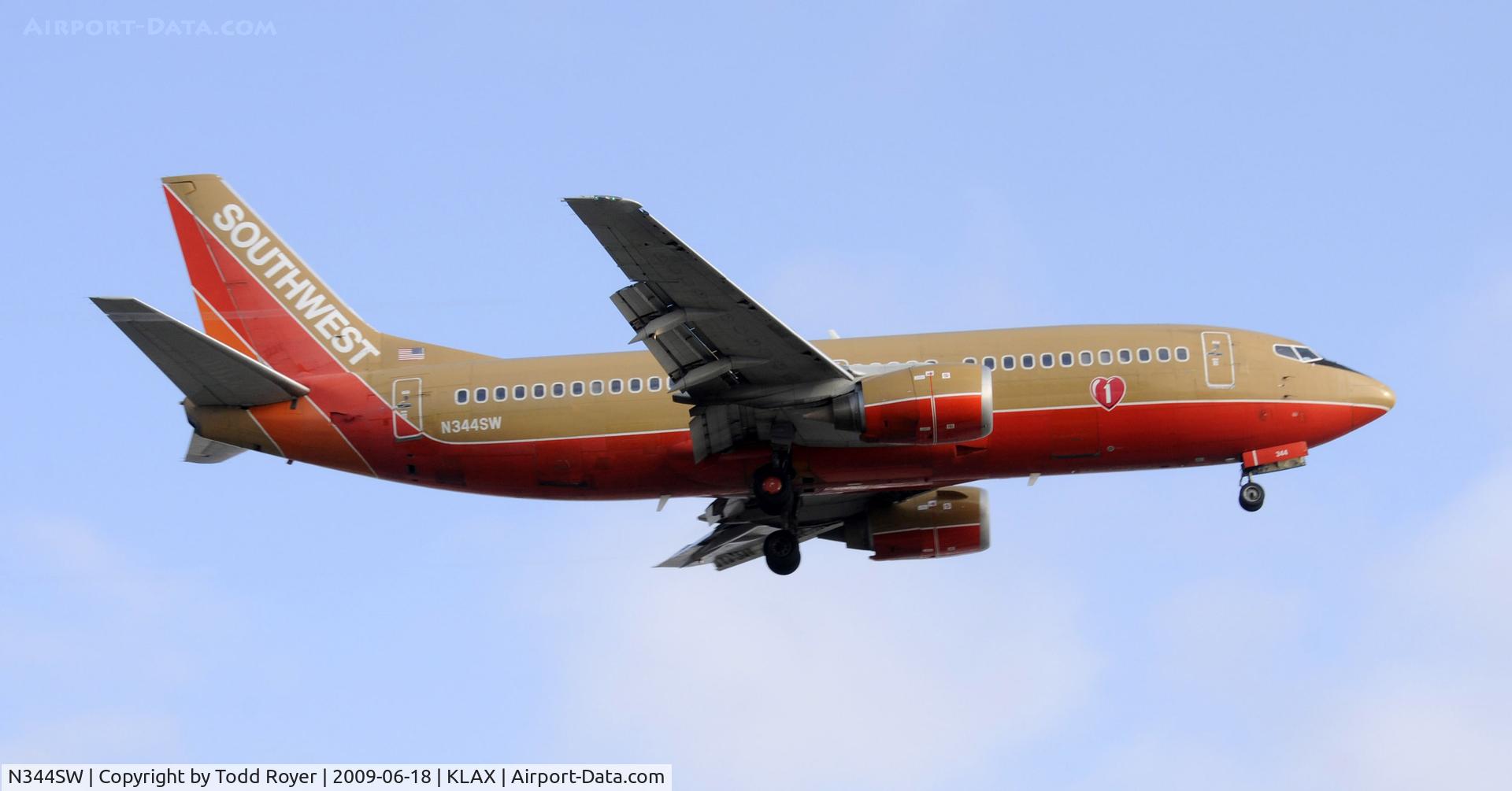 N344SW, 1989 Boeing 737-3H4 C/N 24152, Landing 24R at LAX