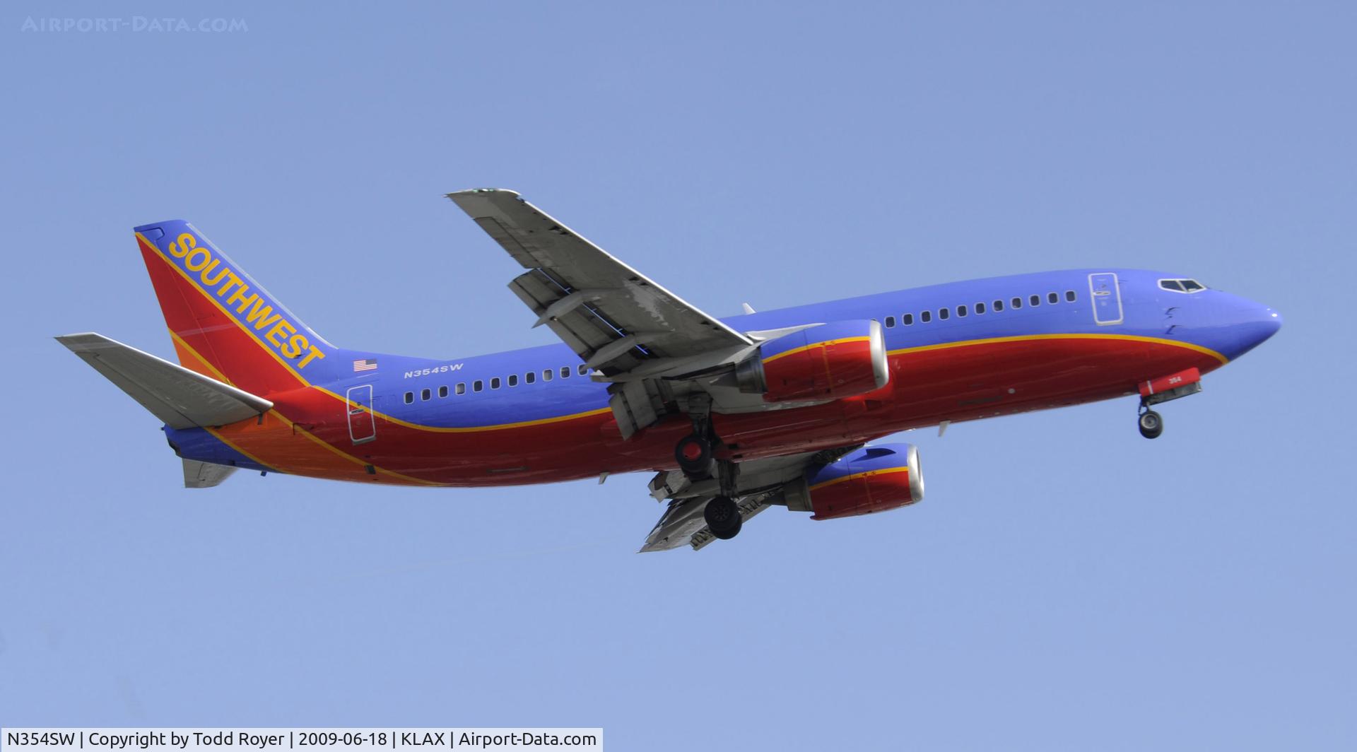 N354SW, 1991 Boeing 737-3H4 C/N 25219, Landing 24R at LAX