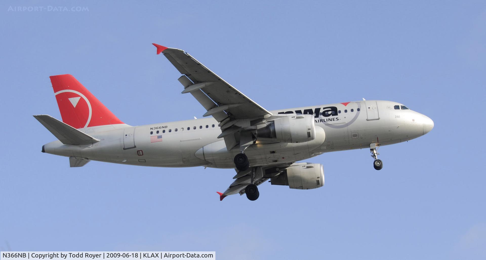 N366NB, 2003 Airbus A319-114 C/N 2026, Landing 24R at LAX