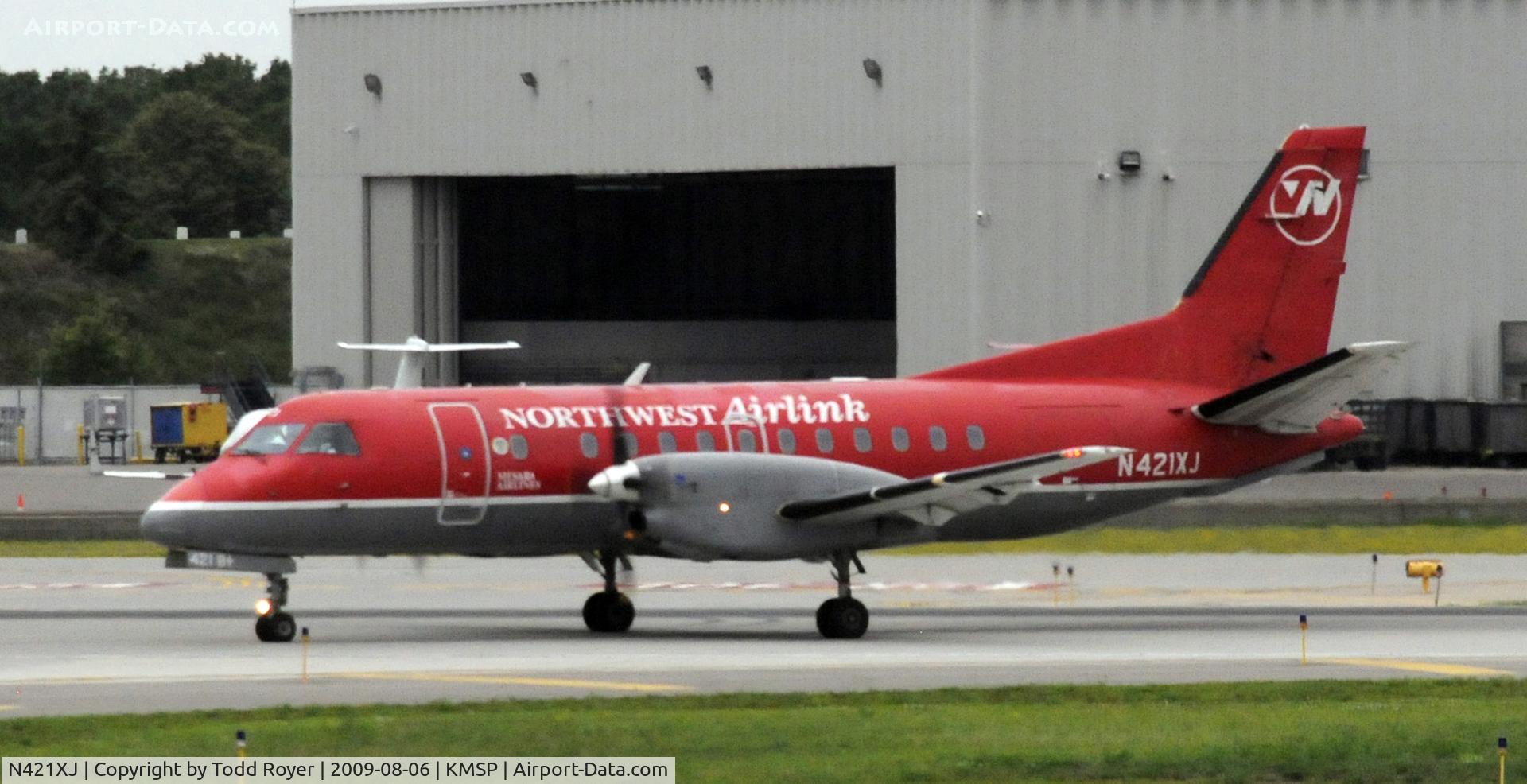 N421XJ, 1997 Saab 340B C/N 340B-421, Taxi to gate