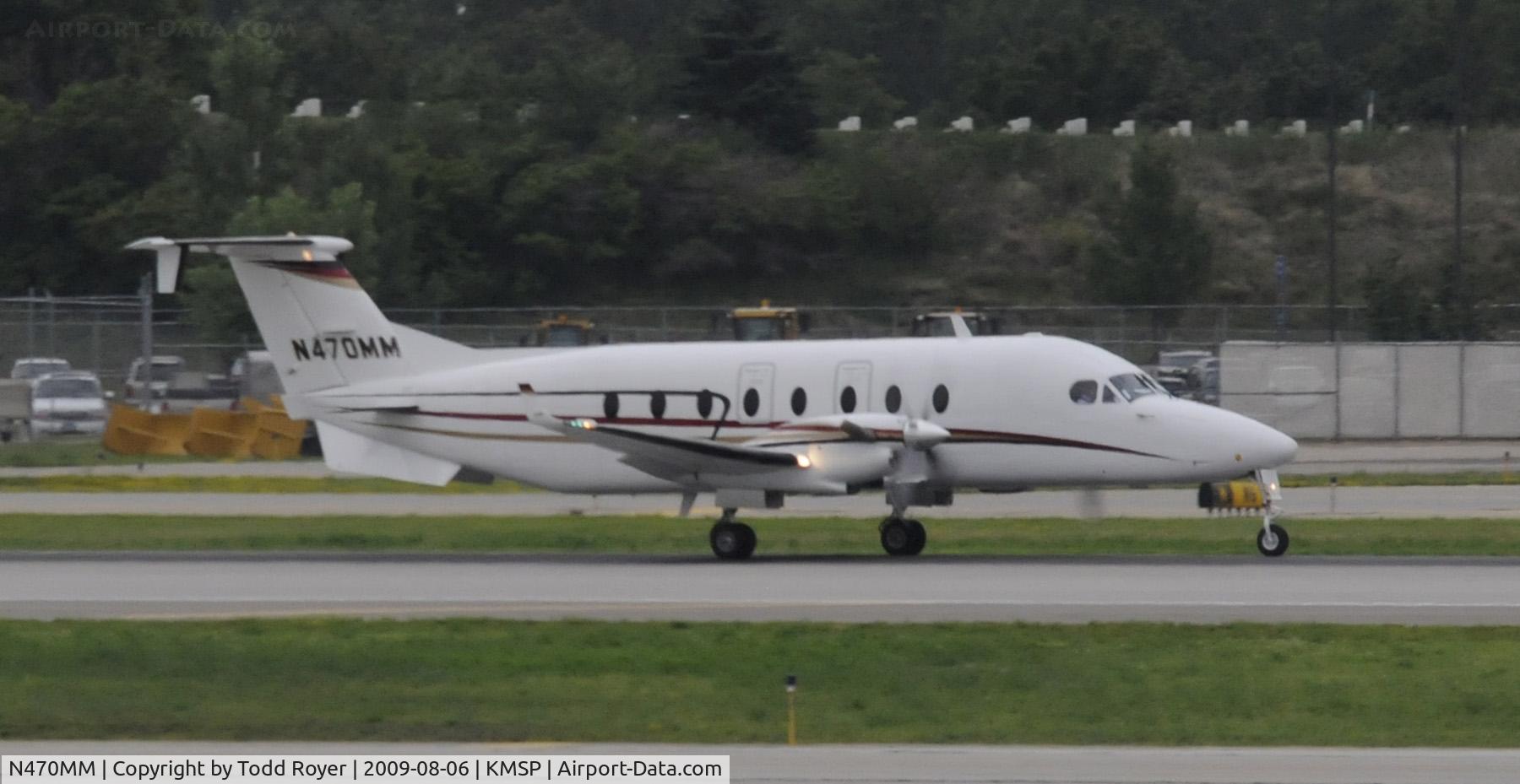 N470MM, 2000 Raytheon Aircraft Company 1900D C/N UE-394, Departing MSP on 30L