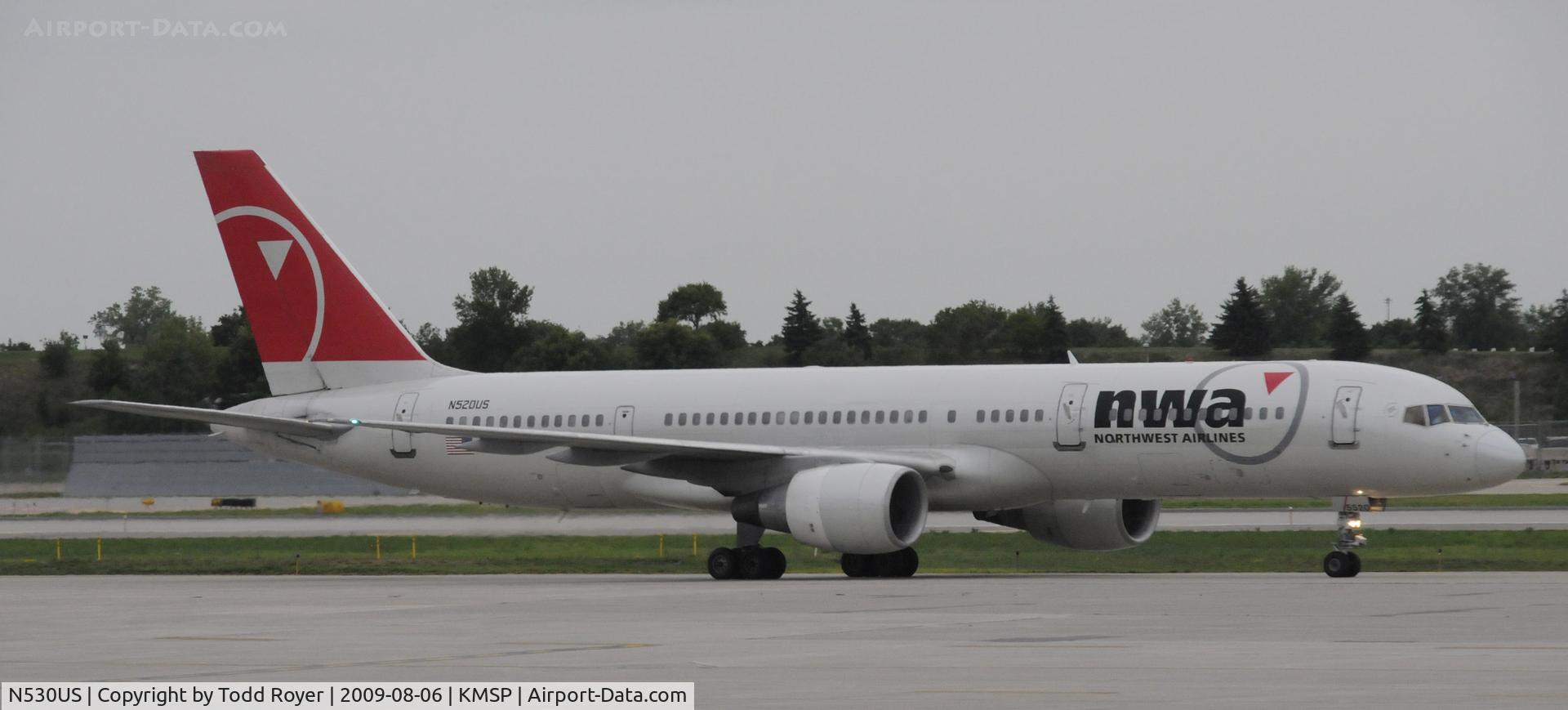 N530US, 1988 Boeing 757-251 C/N 23845, Taxi to gate