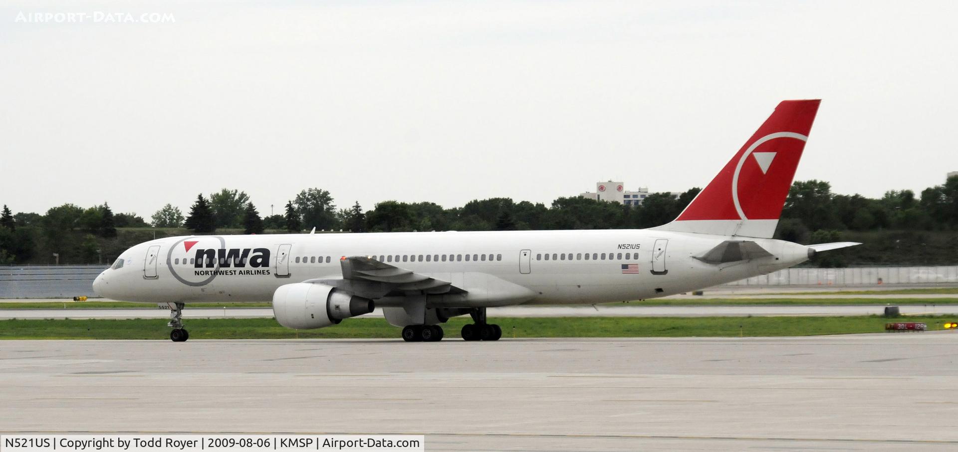 N521US, 1986 Boeing 757-251 C/N 23209, Taxi for departure