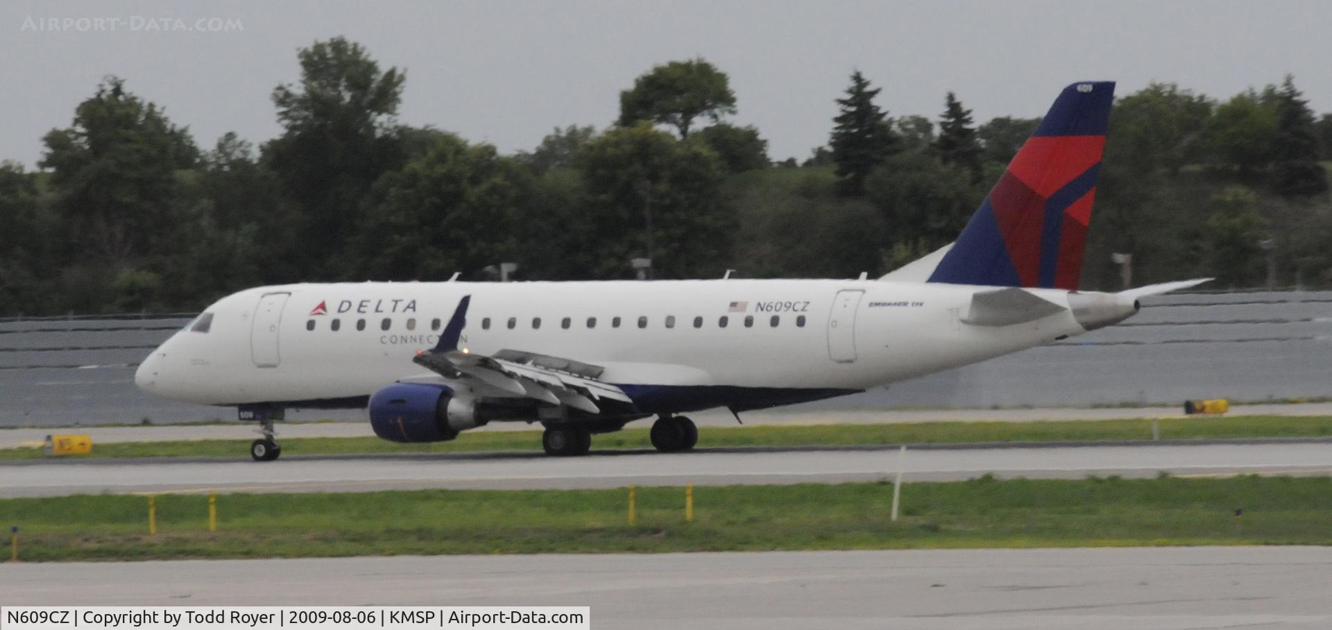 N609CZ, 2007 Embraer 175LR (ERJ-170-200LR) C/N 17000197, Landing 12R at MSP