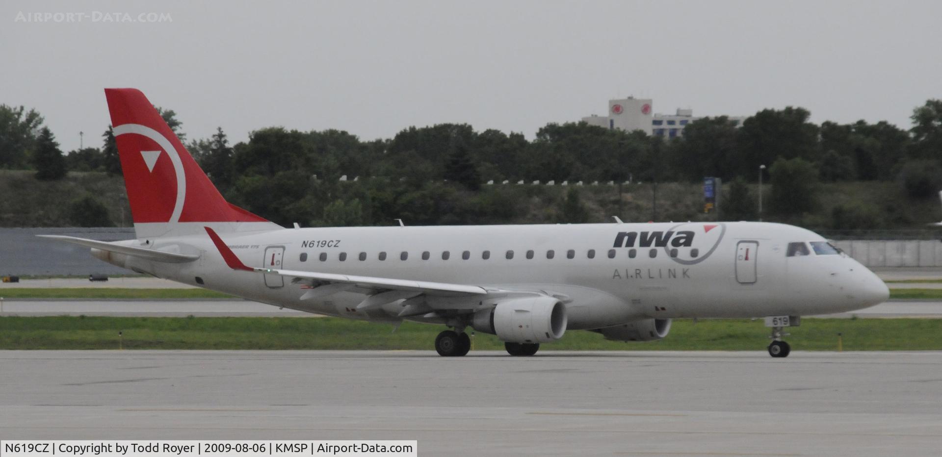N619CZ, 2008 Embraer 175LR (ERJ-170-200LR) C/N 17000213, Taxi to gate