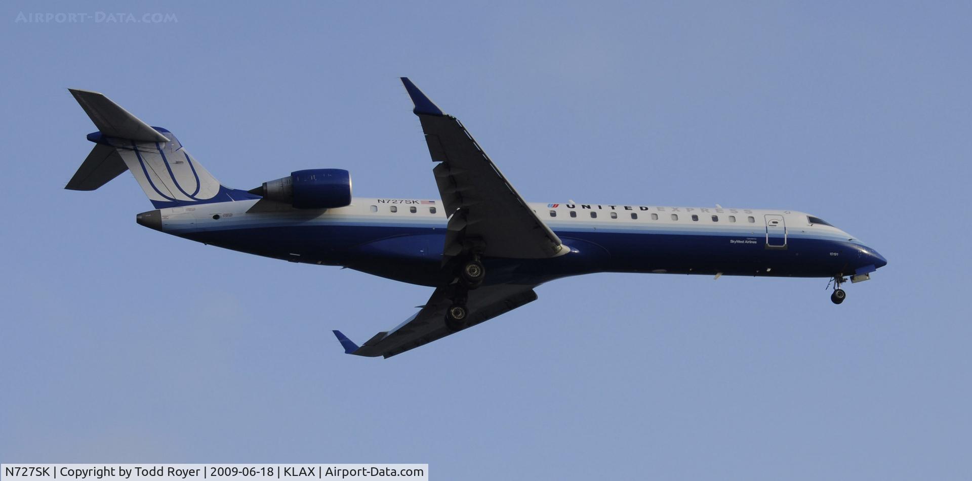 N727SK, 2005 Bombardier CRJ-701ER (CL-600-2C10) Regional Jet C/N 10191, Landing 24R at LAX