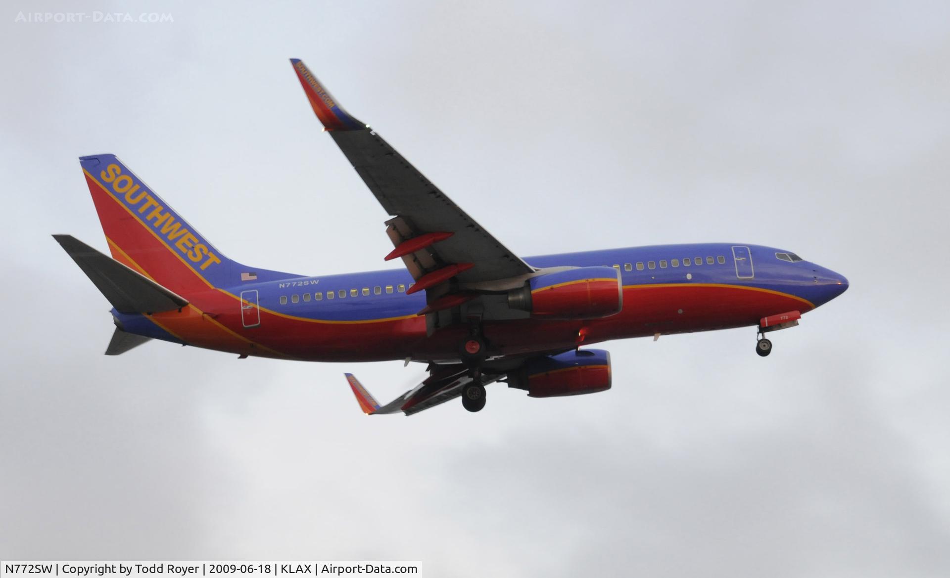 N772SW, 2000 Boeing 737-7H4 C/N 27880, Landing 24R at LAX