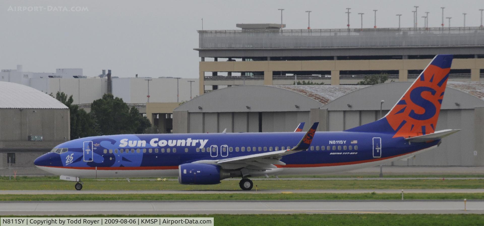 N811SY, 2007 Boeing 737-8BK C/N 29660, Taxi for departure