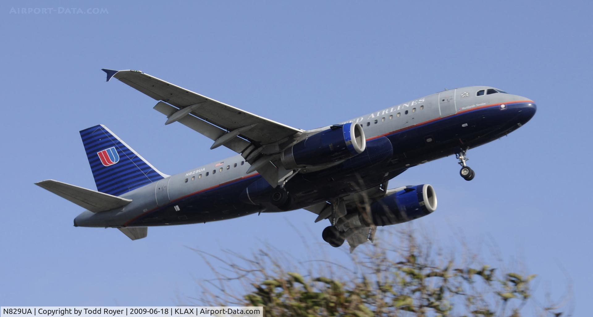 N829UA, 2000 Airbus A319-131 C/N 1211, Landing 24R at LAX