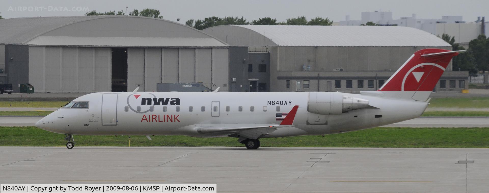 N840AY, 2005 Bombardier CRJ-200 (CL-600-2B19) C/N 8040, Taxi for departure