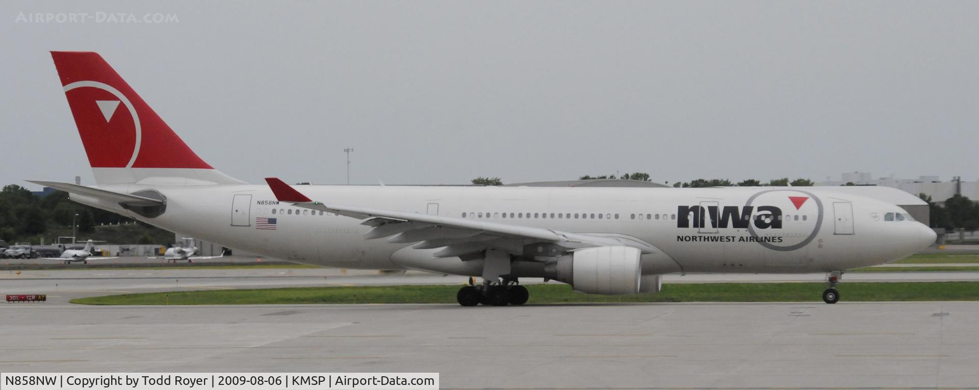 N858NW, 2006 Airbus A330-223 C/N 0718, Taxi for departure