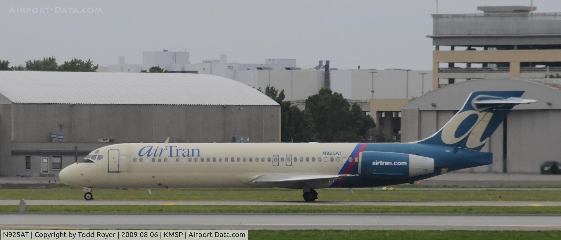 N925AT, 2000 Boeing 717-200 C/N 55079, Taxi for departure