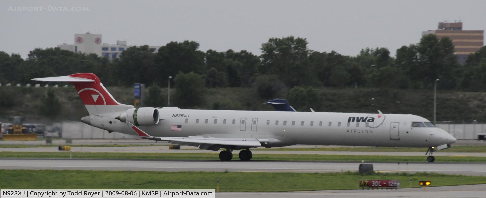 N928XJ, 2008 Bombardier CRJ-900ER (CL-600-2D24) C/N 15190, Landing 30L at MSP