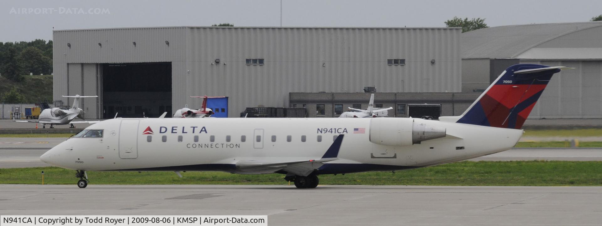 N941CA, 1994 Canadair CRJ-100ER (CL-600-2B19) C/N 7050, Taxi for departure