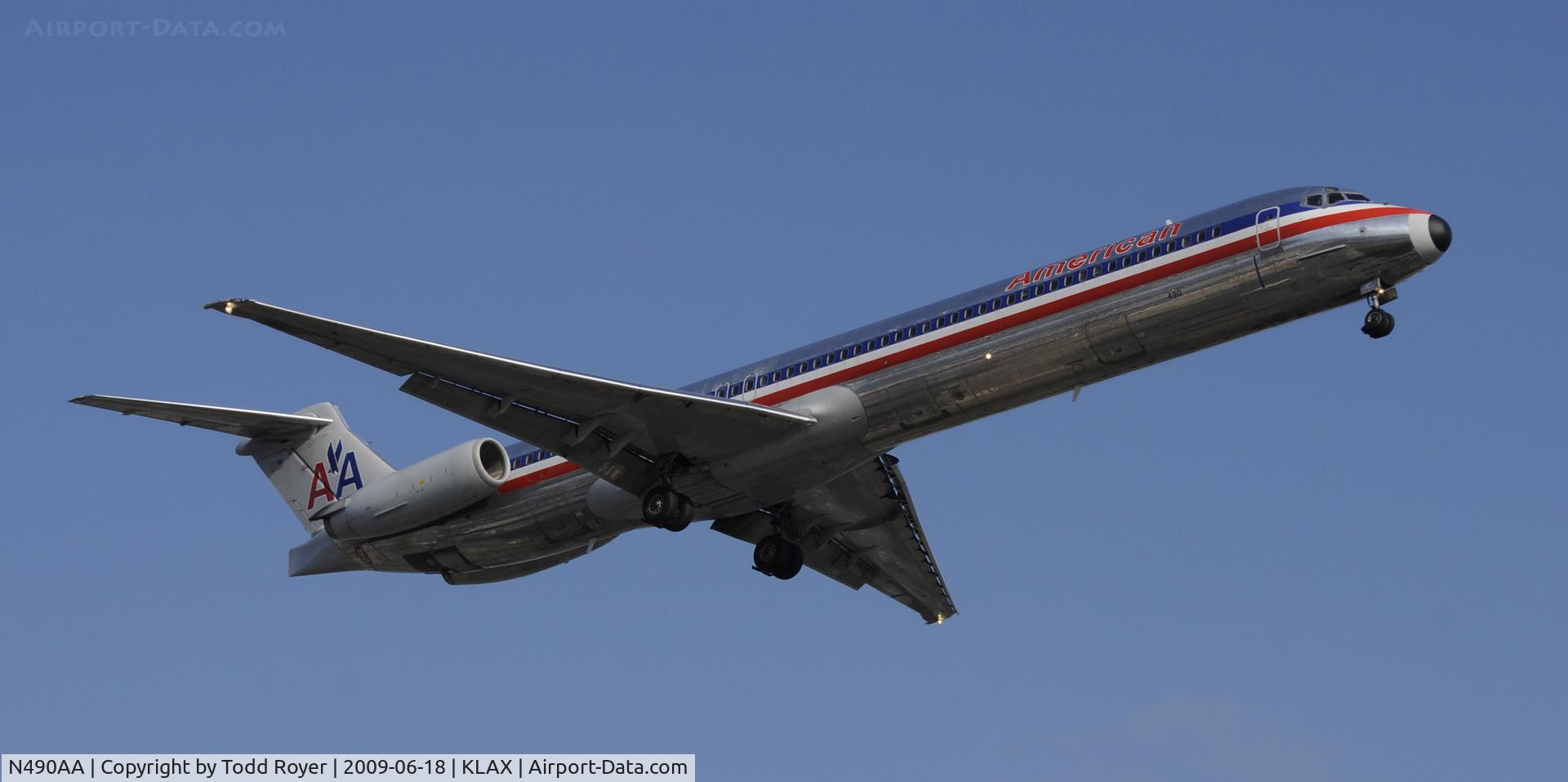 N490AA, 1989 McDonnell Douglas MD-82 (DC-9-82) C/N 49683, Landing 24R at LAX