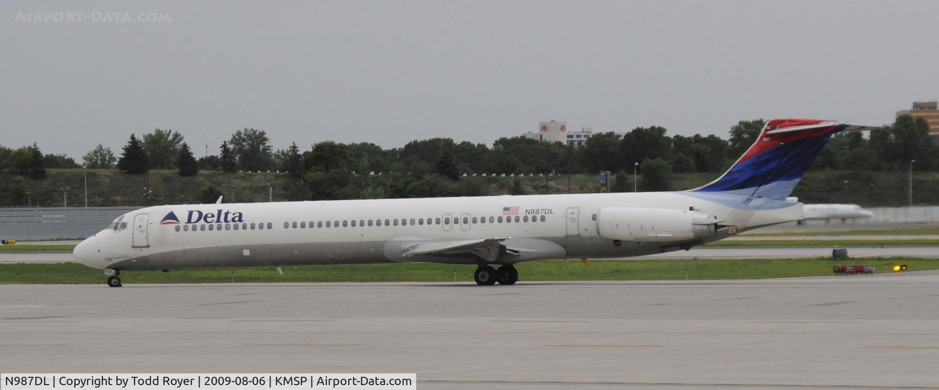 N987DL, 1991 McDonnell Douglas MD-88 C/N 53338, Taxi for departure