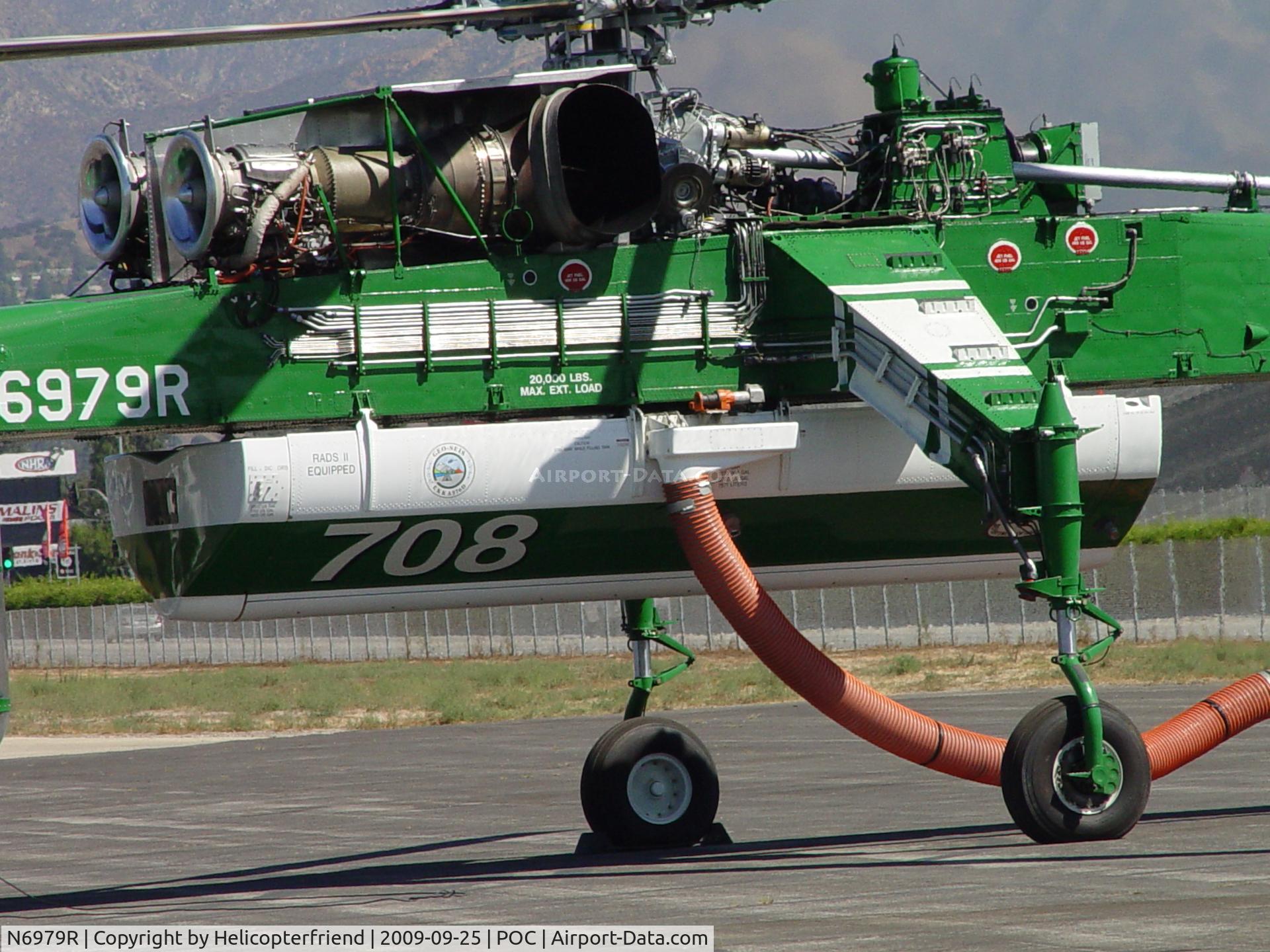 N6979R, 1968 Sikorsky S-64E C/N 64079, 2000 gal tank back in position