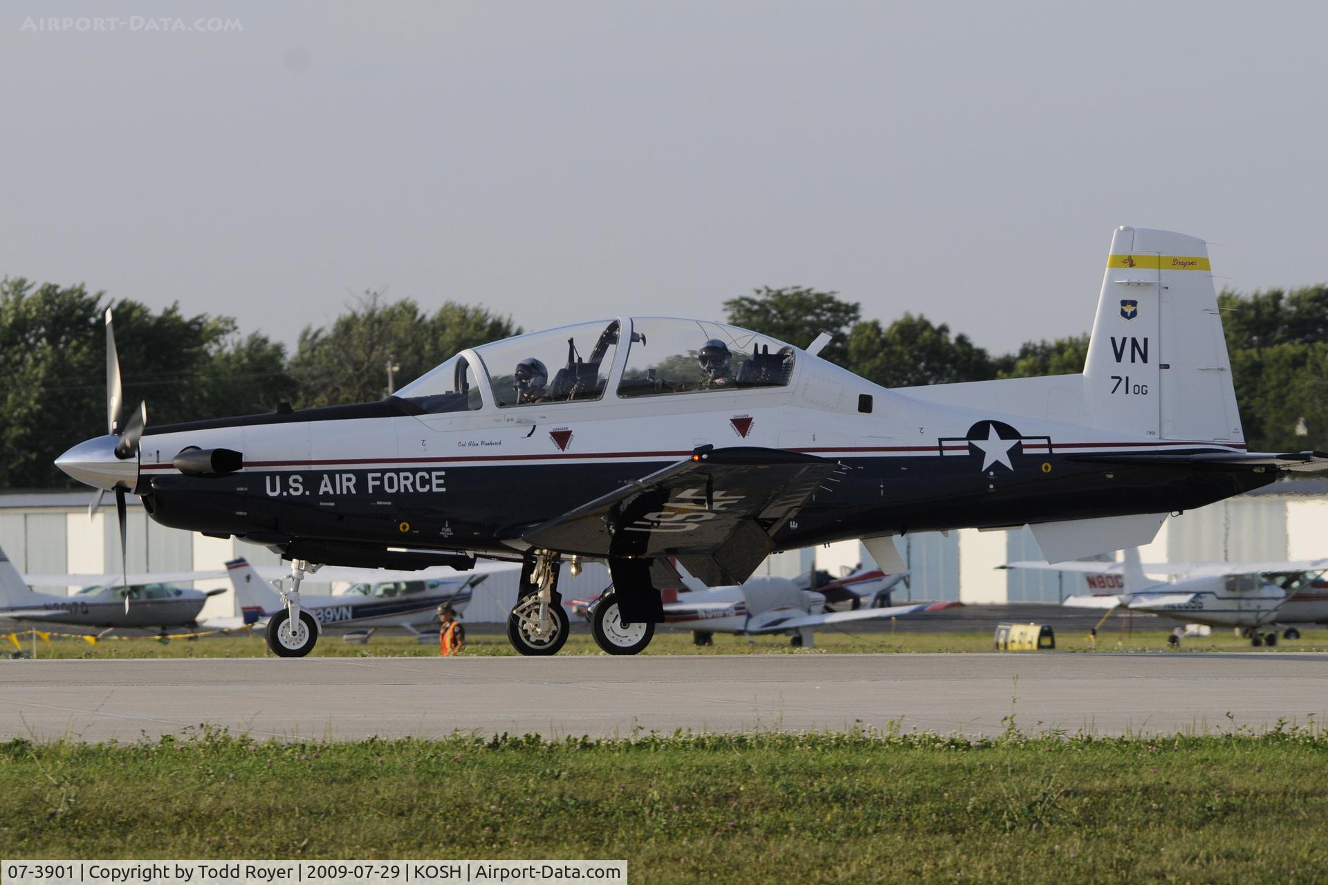 07-3901, 2007 Raytheon T-6A Texan II C/N PT-460, Landing 27 at OSH