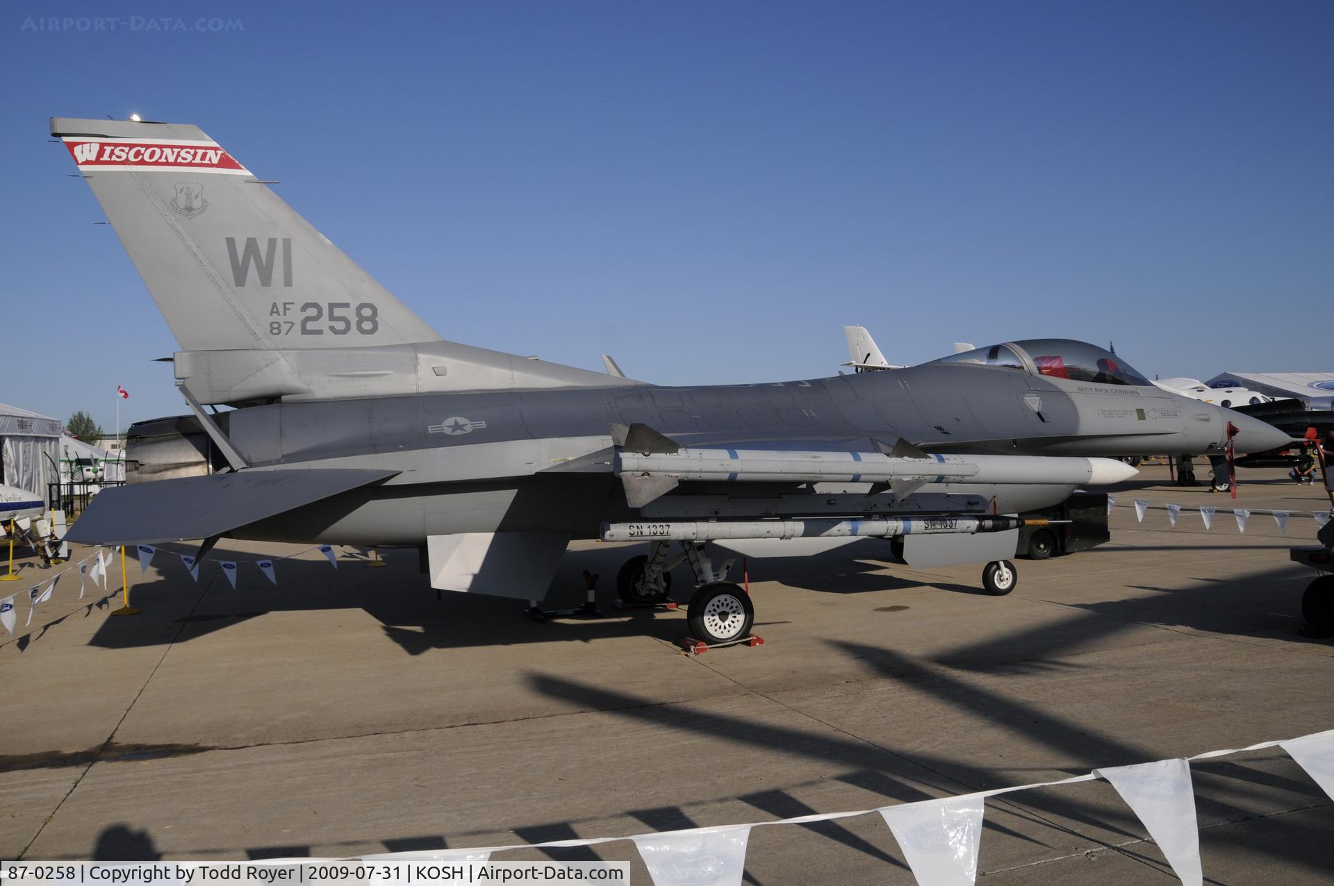 87-0258, 1987 General Dynamics F-16C Fighting Falcon C/N 5C-519, Oshkosh EAA 2009