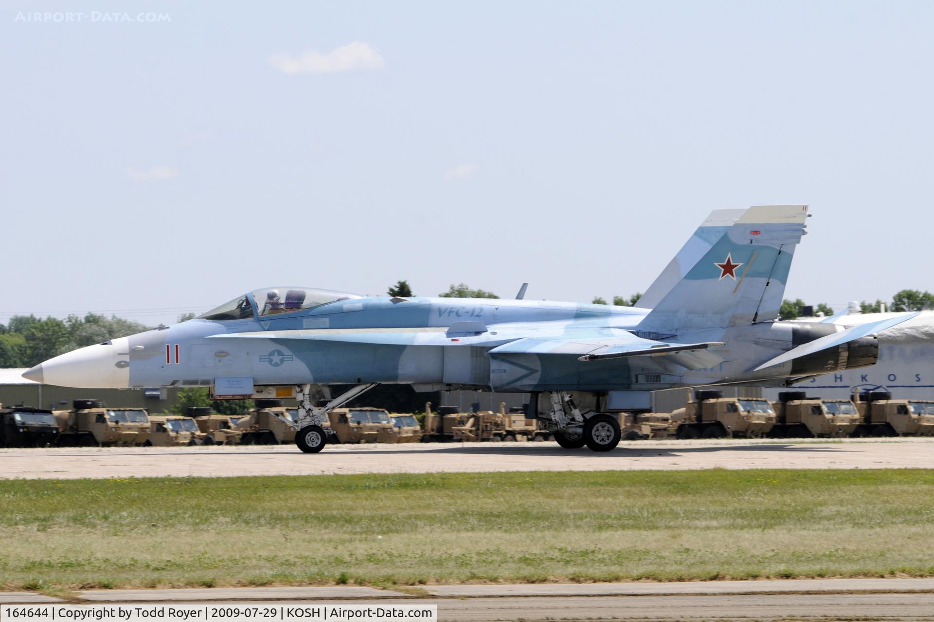 164644, 1991 McDonnell Douglas F/A-18C Hornet C/N 1067/C273, Landing 36 at OSH