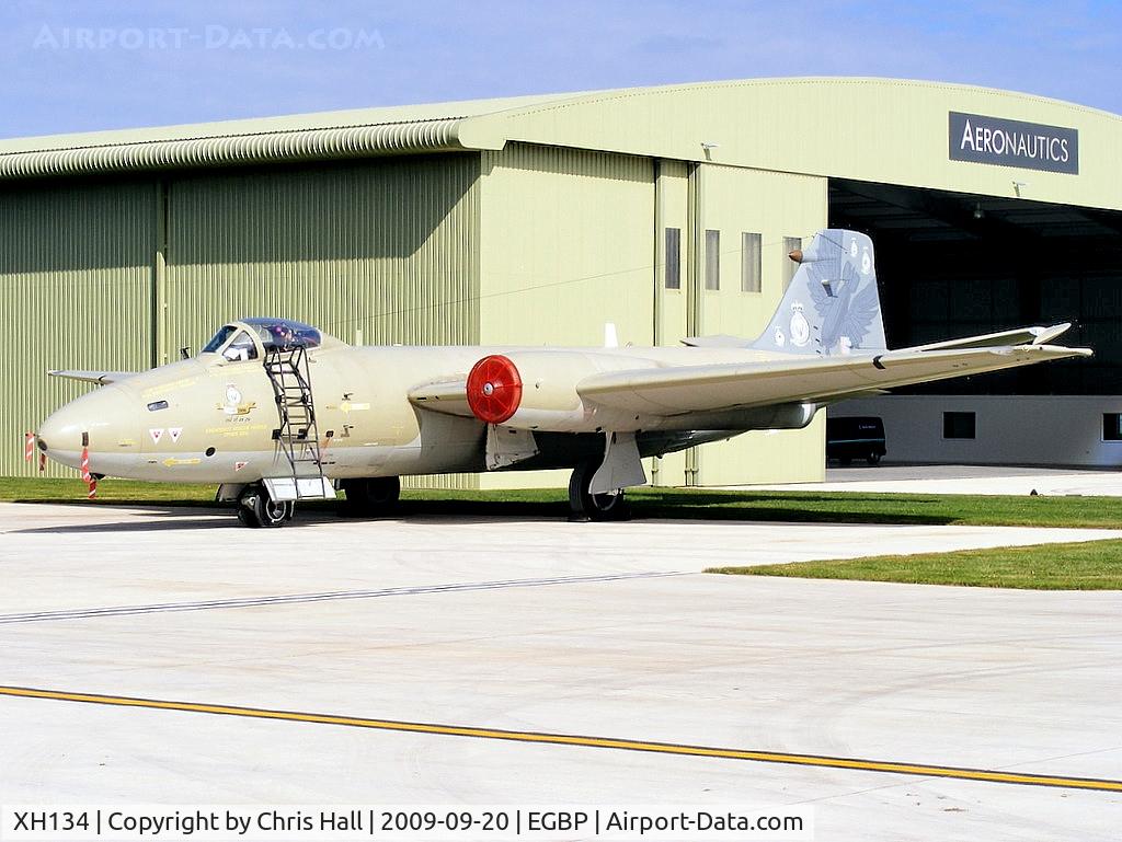 XH134, 1959 English Electric Canberra PR.9 C/N SH1724, On display at the Kemble Battle of Britain weekend