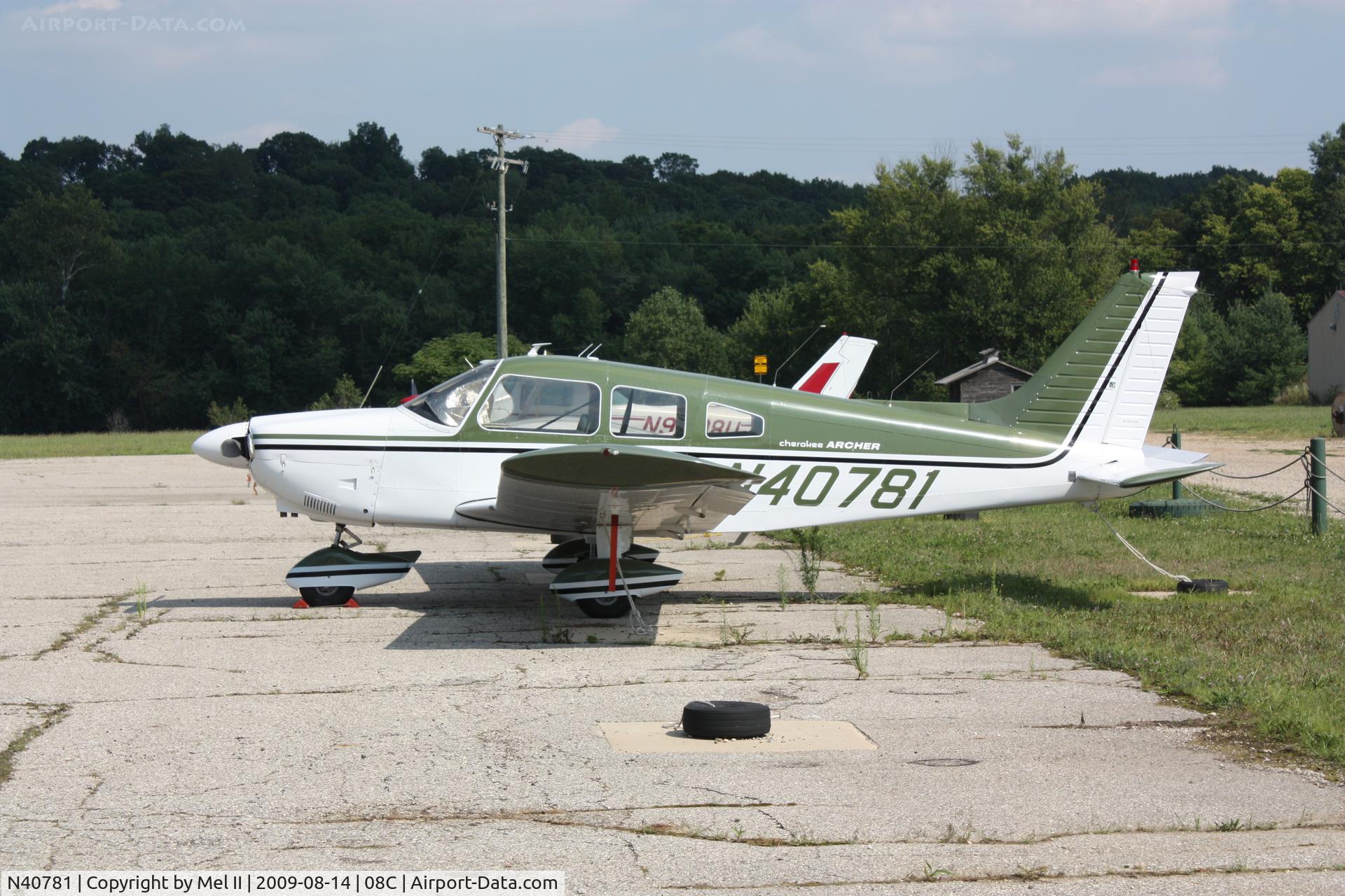N40781, 1973 Piper PA-28-180 C/N 28-7405065, Parked