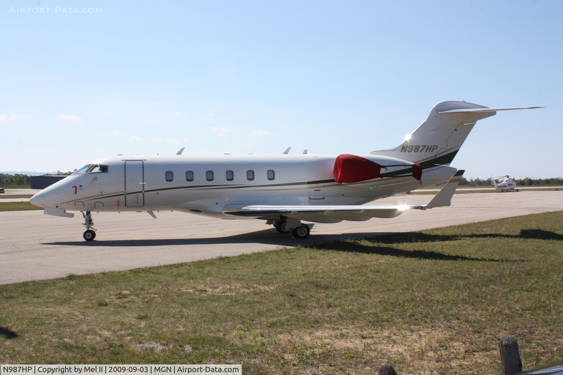 N987HP, 2005 Bombardier Challenger 300 (BD-100-1A10) C/N 20069, Parked