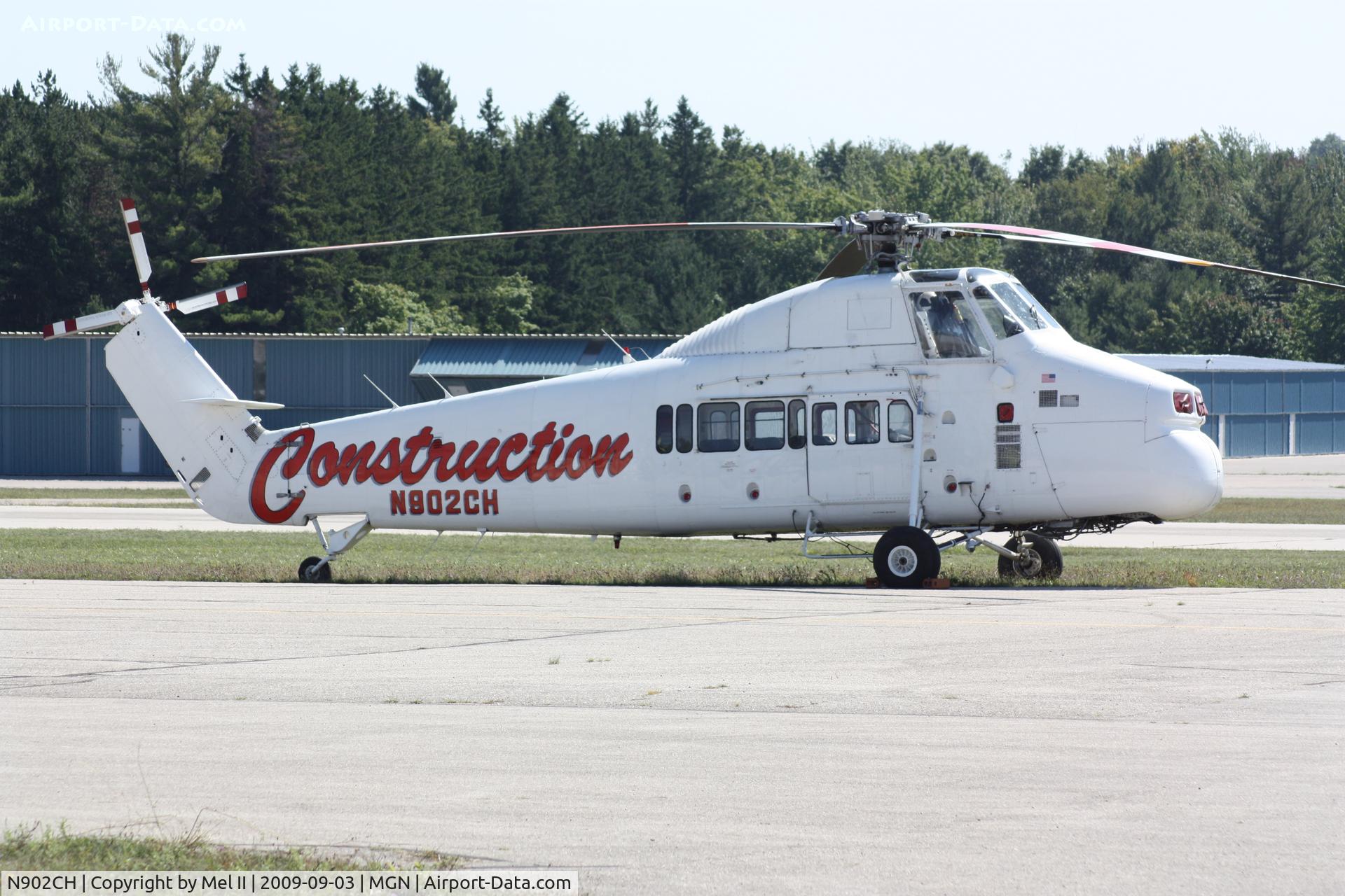 N902CH, 1962 Sikorsky S-58JT C/N 58-1539, Parked