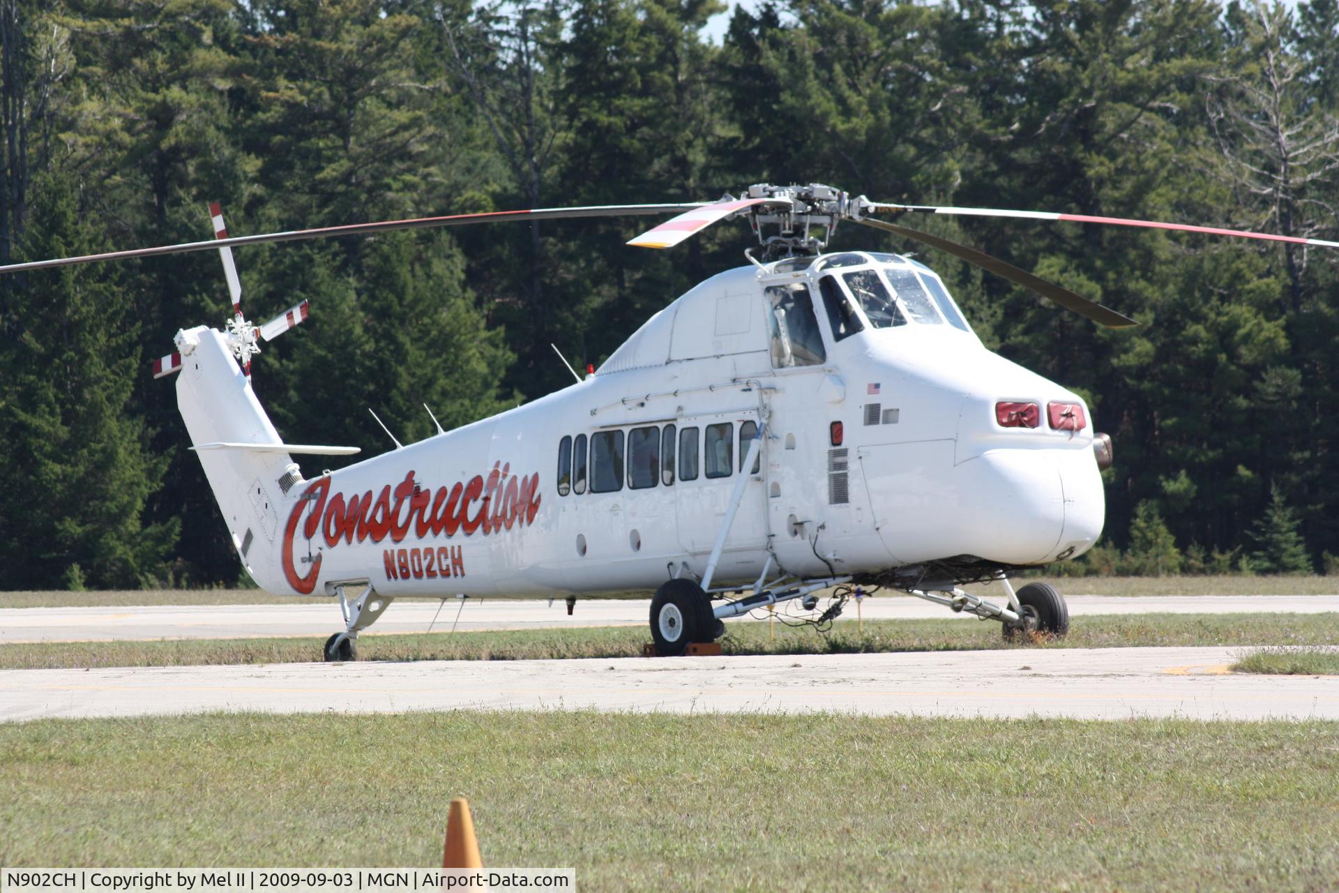 N902CH, 1962 Sikorsky S-58JT C/N 58-1539, Parked