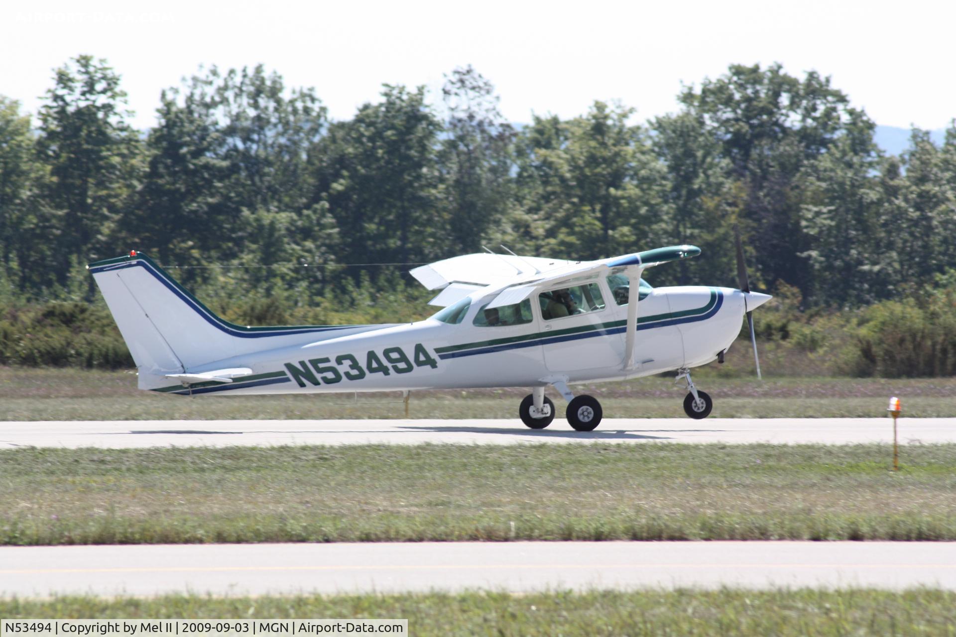 N53494, 1981 Cessna 172P C/N 17274765, Landing RWY 28