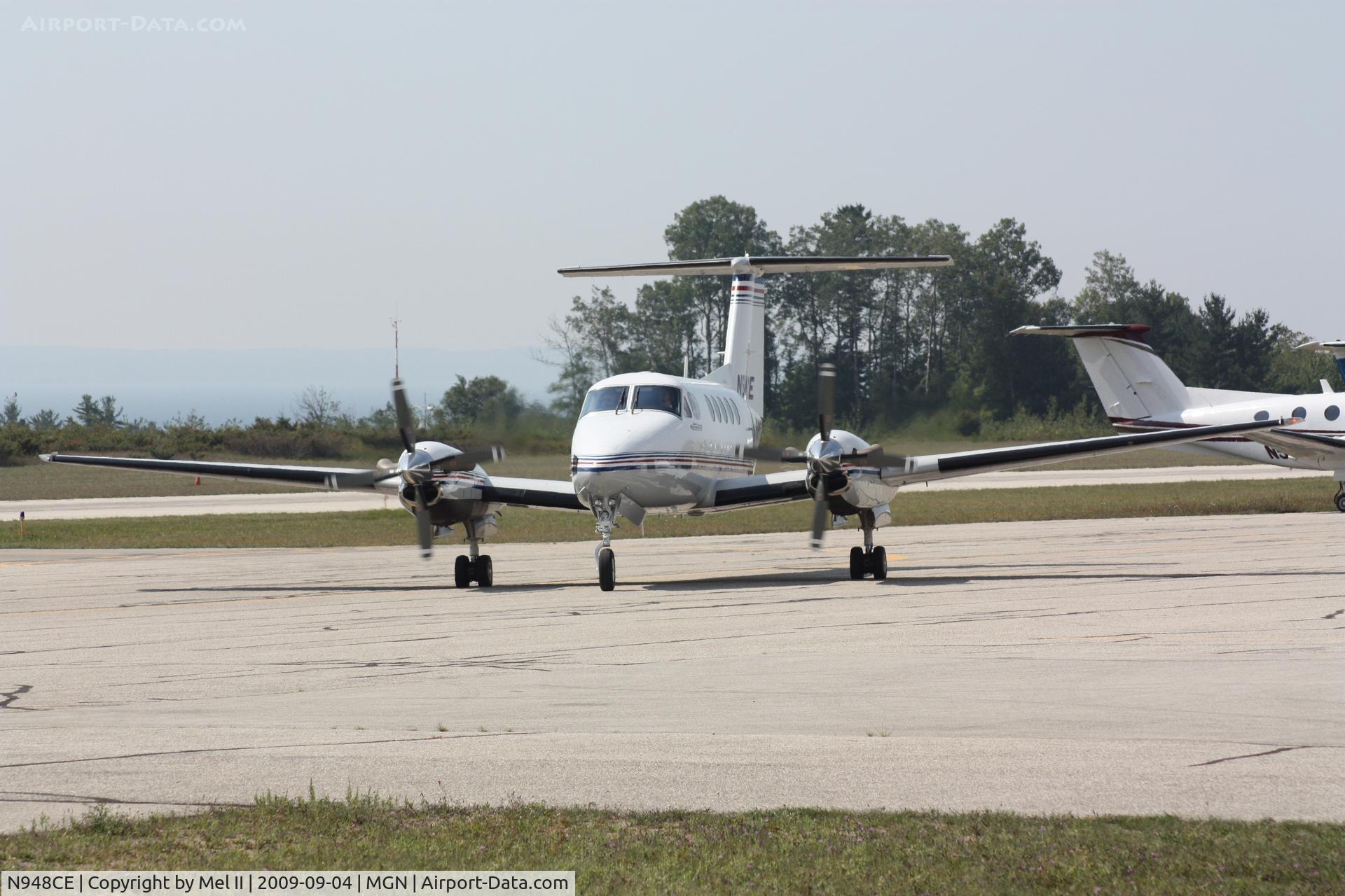 N948CE, 2000 Raytheon Aircraft Company B200 C/N BB-1736, KPTK-KMGN - Taxi From Landing RWY 28