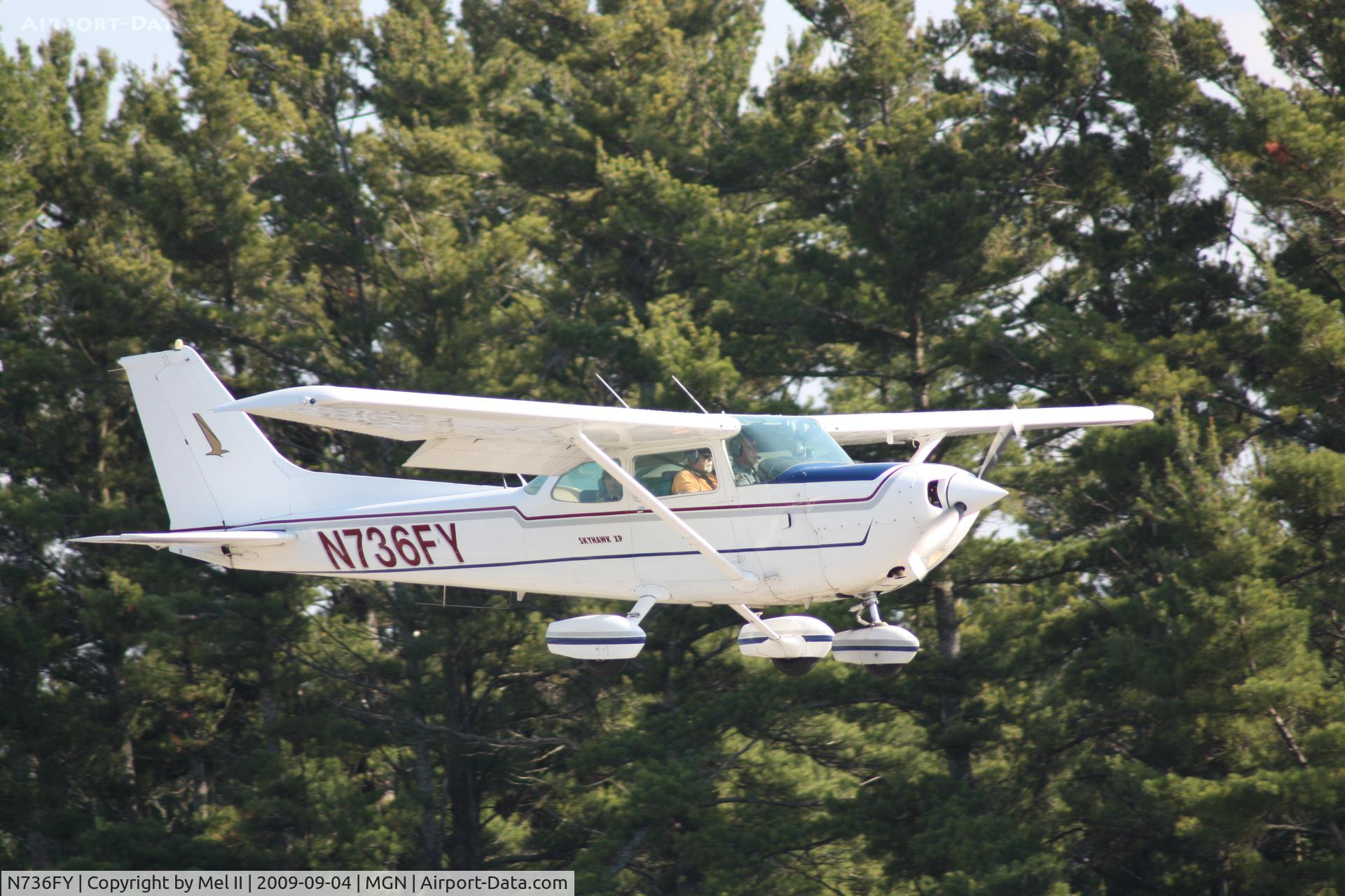 N736FY, 1977 Cessna R172K Hawk XP C/N R1722503, Landing RWY 28