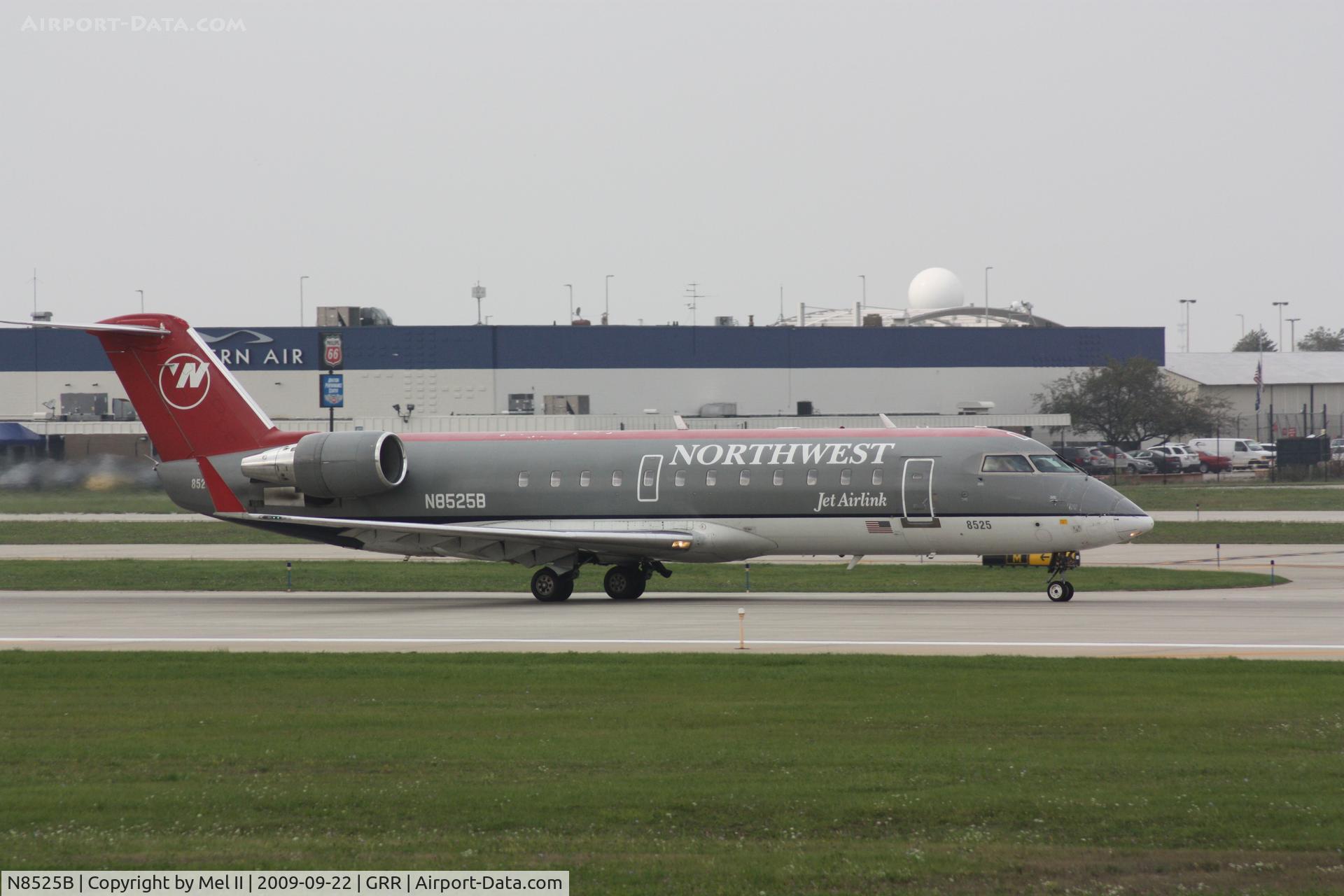 N8525B, 2001 Canadair CRJ-200LR (CL-600-2B19) C/N 7525, FLG4229 - KGRR-KMSP - Departing RWY 8R