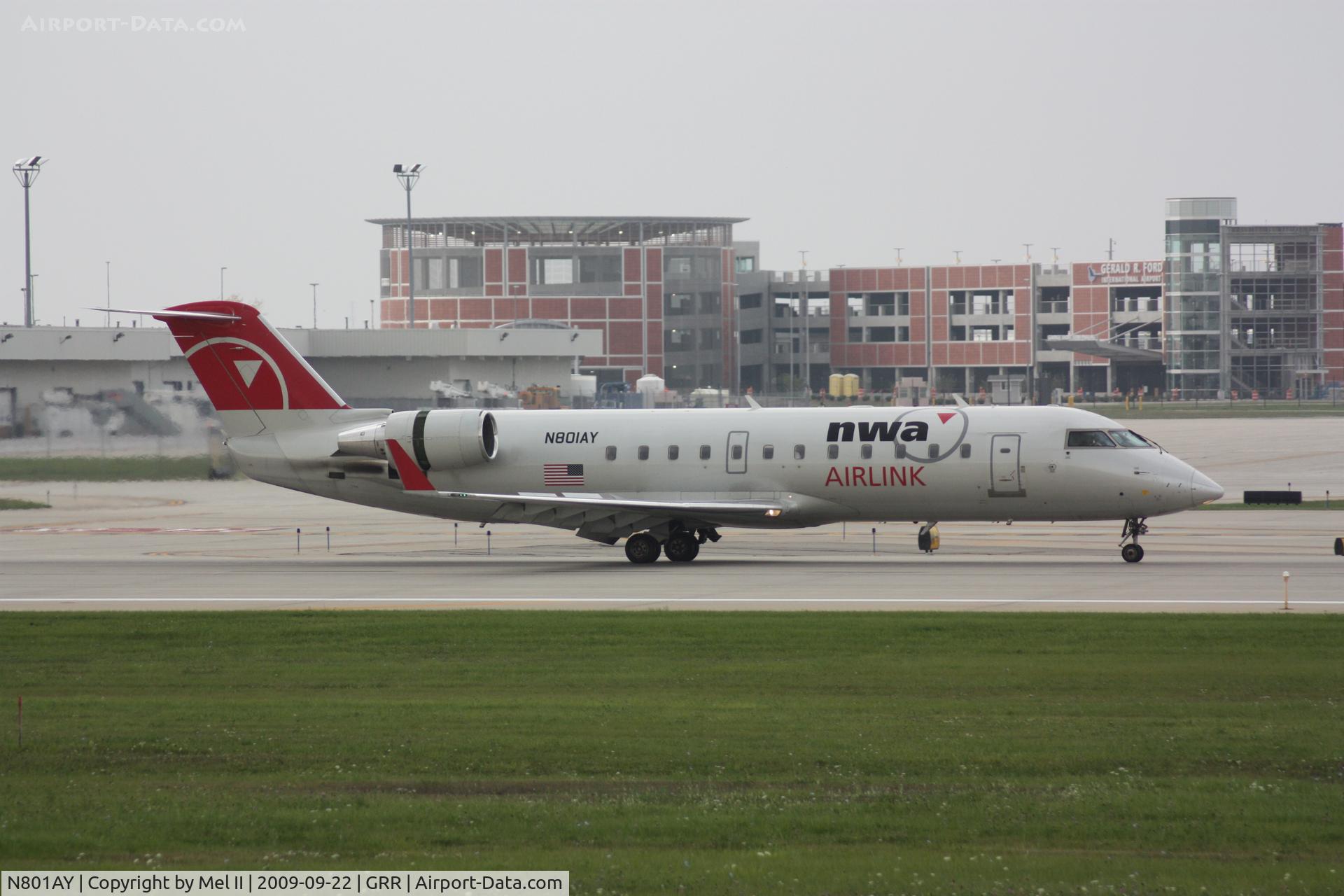 N801AY, 2004 Bombardier CRJ-200ER (CL-600-2B19) C/N 8001, FLG4230 - KMSP-KGRR - Landing RWY 8R