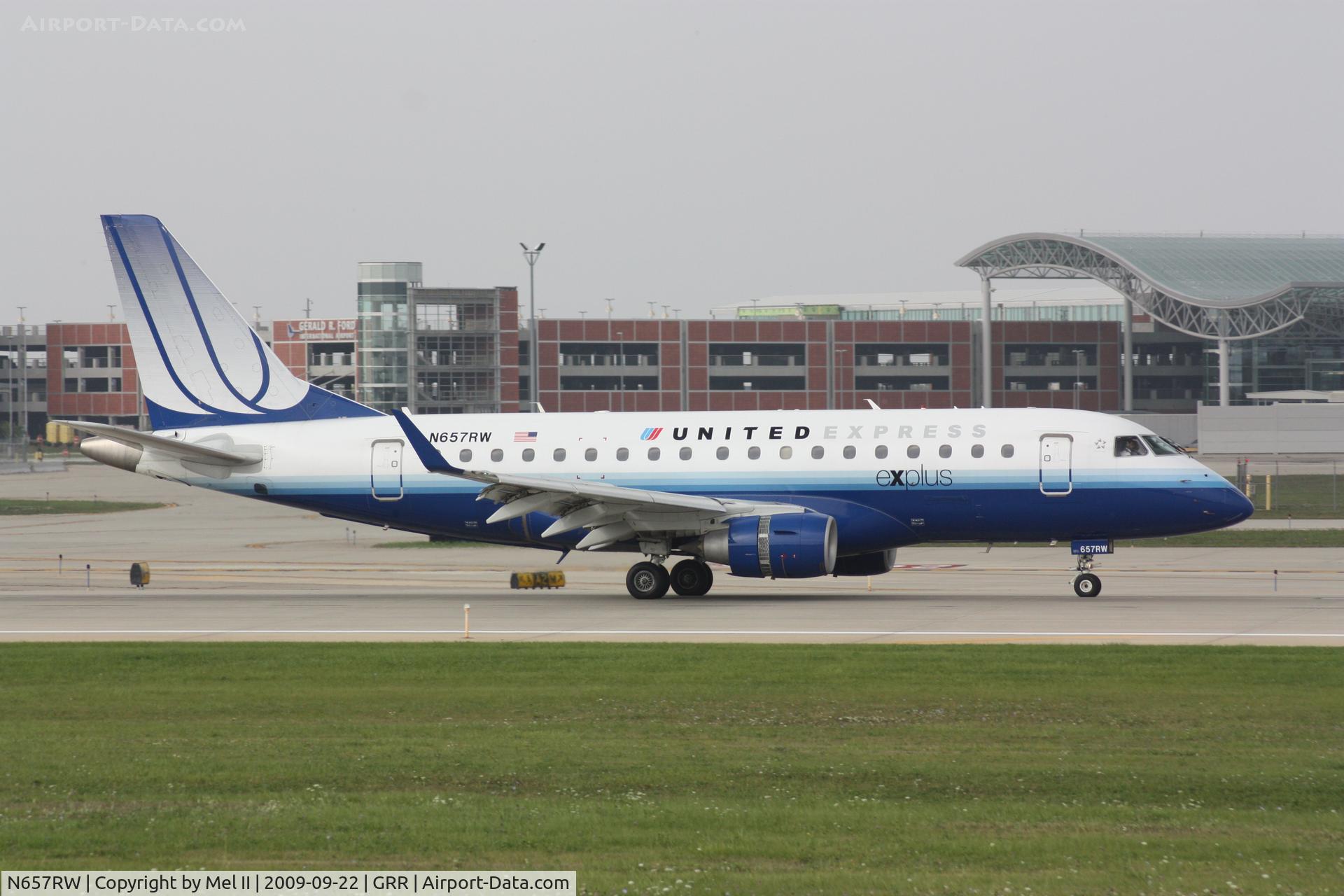 N657RW, 2005 Embraer 170SE (ERJ-170-100SE) C/N 17000115, TCF7547 - KORD-KGRR - Landing RWY 8R