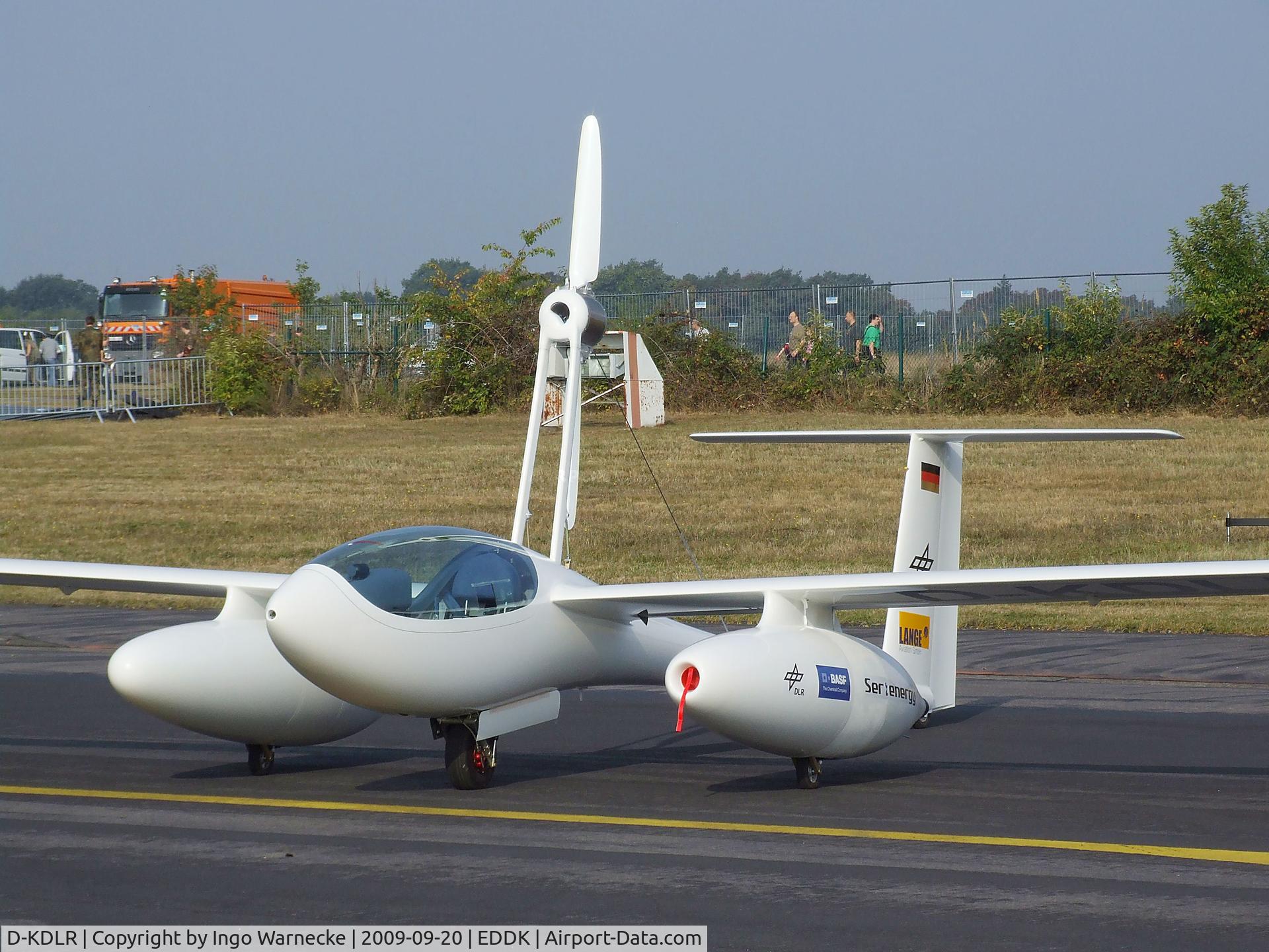 D-KDLR, 2008 Lange E-1 Antares DLR-H2 C/N 01, DLR / Lange Aviation Antares DLR-H2 fuel cell/hydrogen powered electric aircraft of the DLR at the DLR 2009 air and space day on the side of Cologne airport