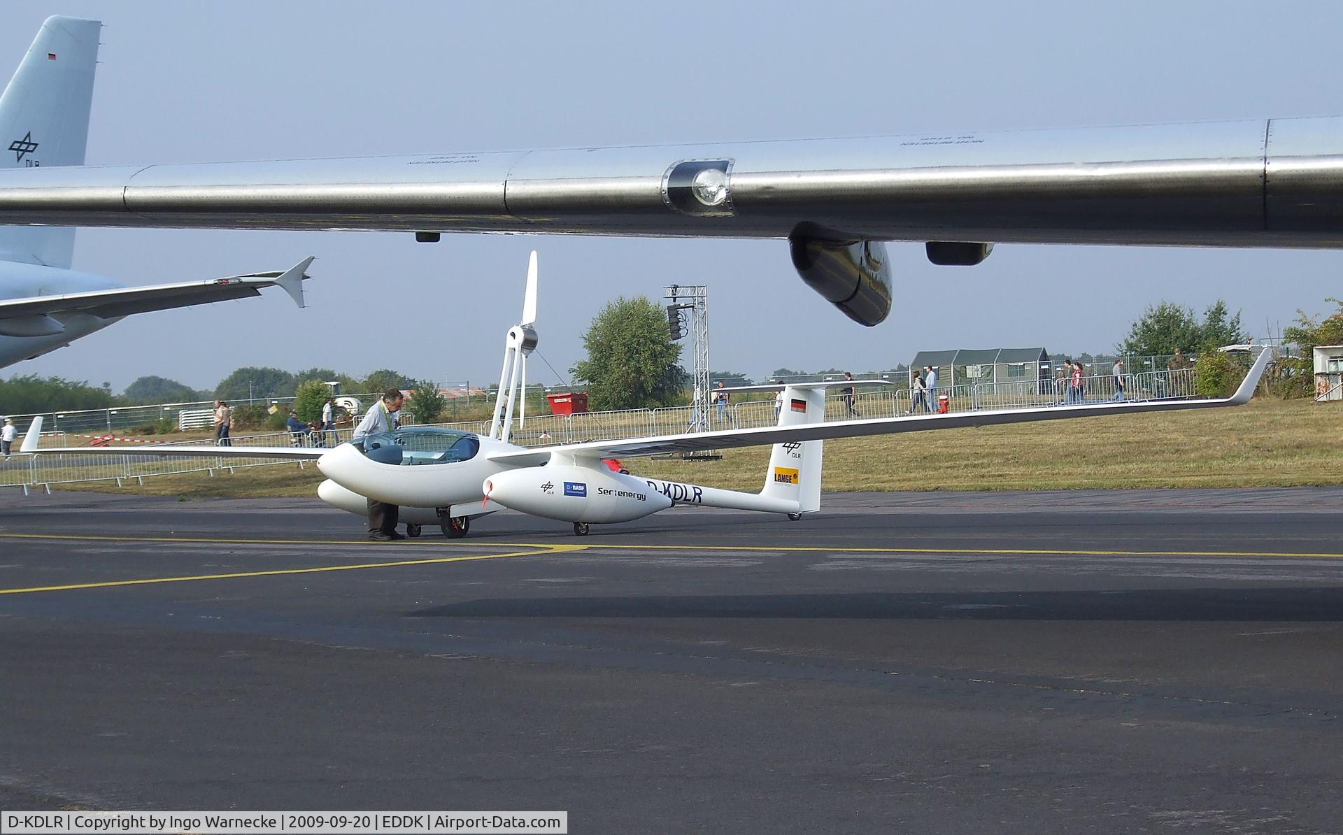 D-KDLR, 2008 Lange E-1 Antares DLR-H2 C/N 01, DLR / Lange Aviation Antares DLR-H2 fuel cell/hydrogen powered electric aircraft of the DLR at the DLR 2009 air and space day on the side of Cologne airport